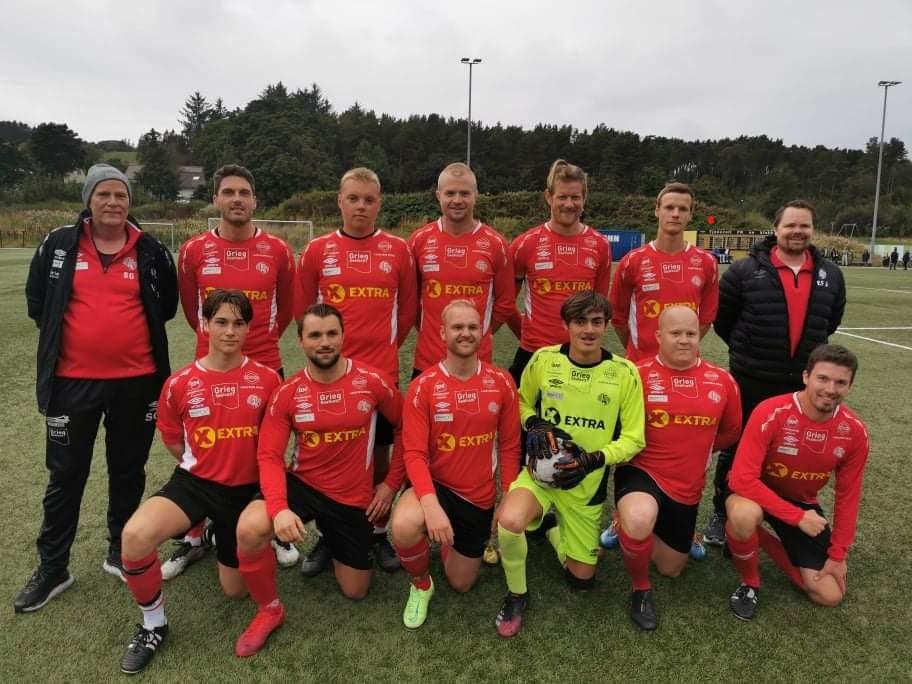 Finnøy sitt A-lag klar til kamp mot Tjensvoll