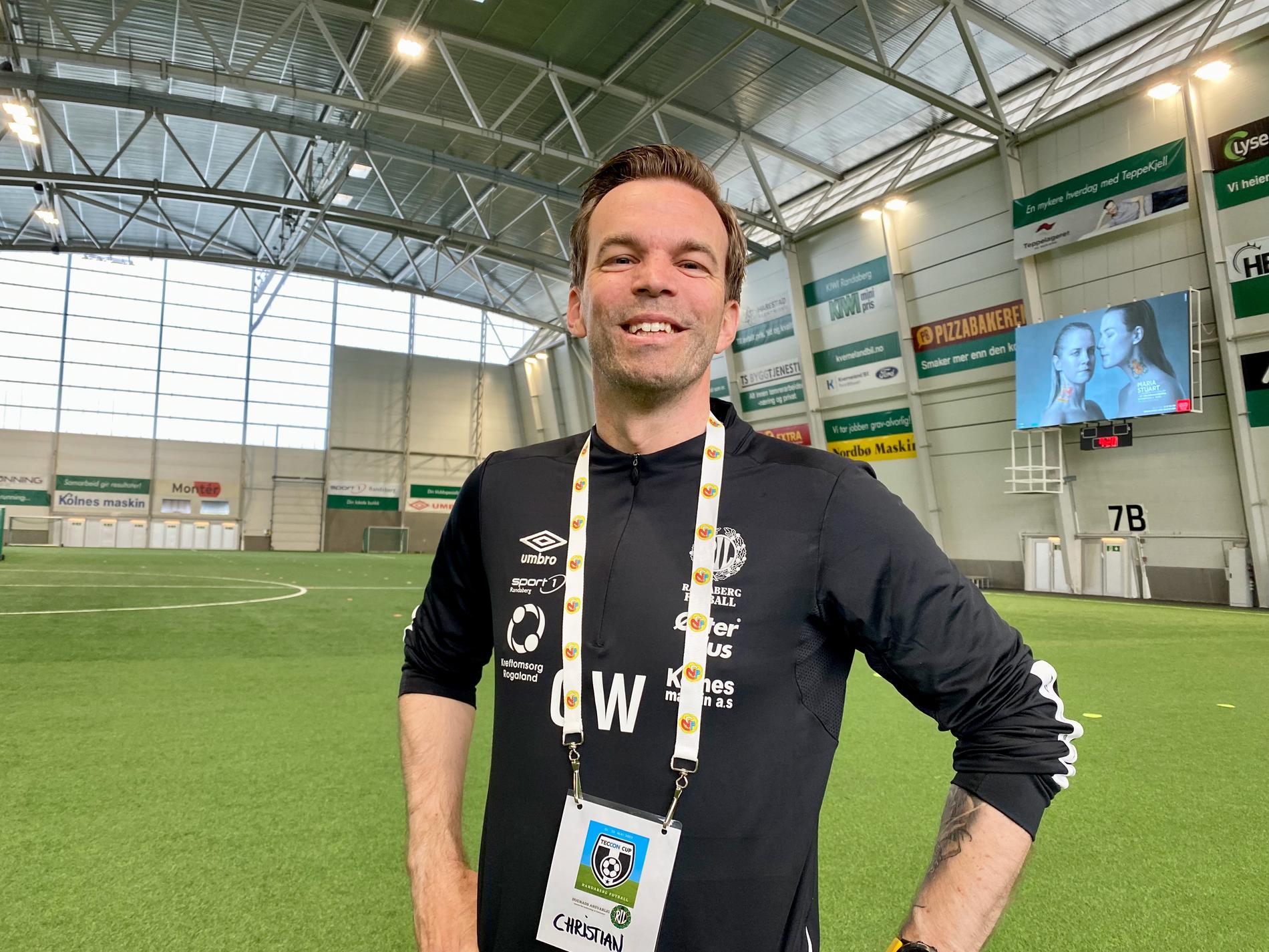 Christian Wanvik i Randaberg IL Fotball var på plass tidlig i Randaberg Arena i morges. 