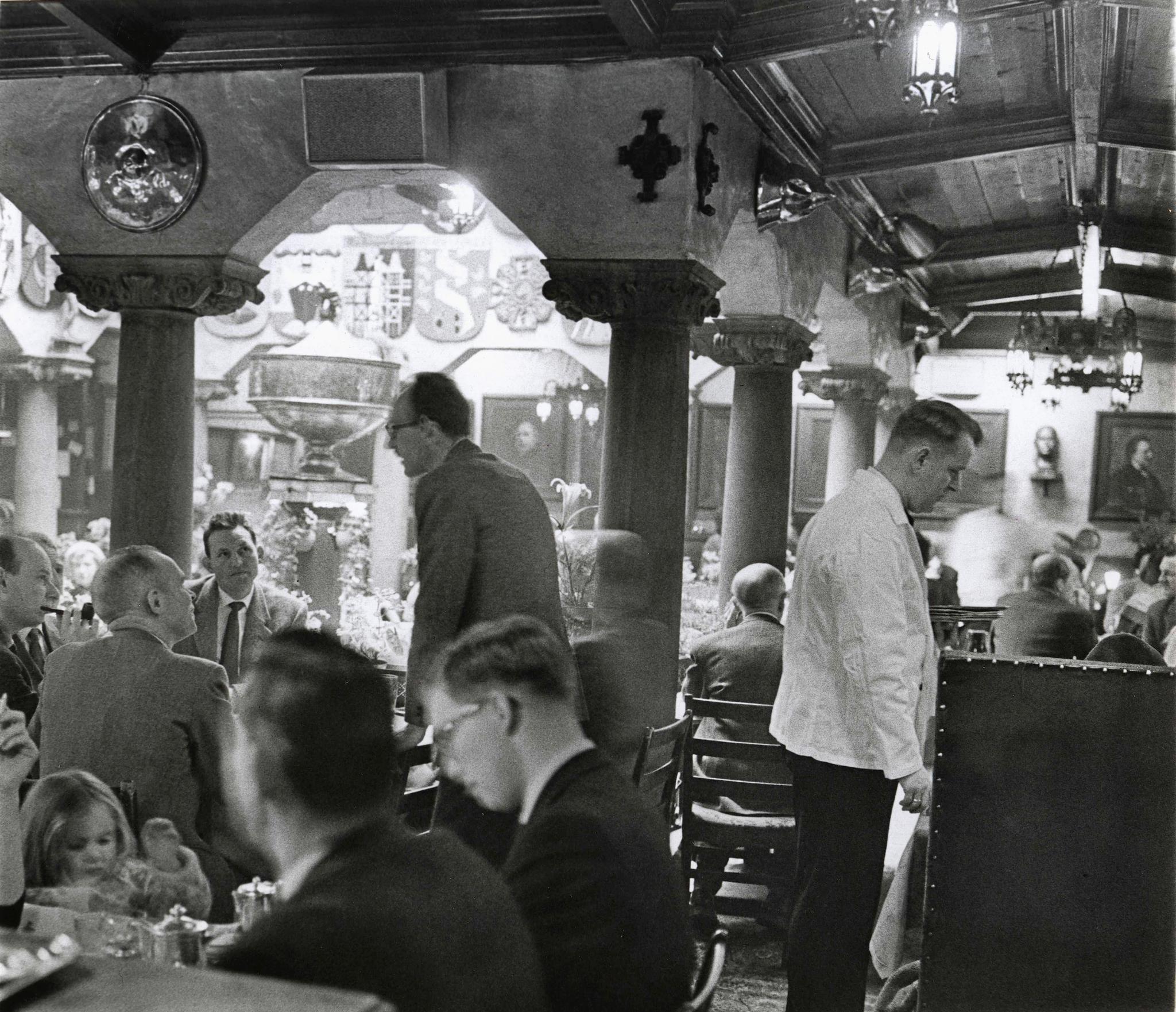 Kunstnernes restaurant Blom i Karl Johans gate 41, 1960.