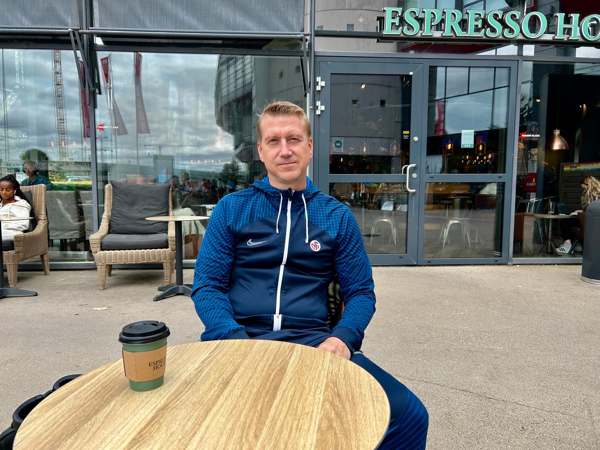 FØRSTE DAG I JOBBEN: Leif Gunnar Smerud har mye arbeid foran seg før Nations League-kampene starter i slutten av september. 