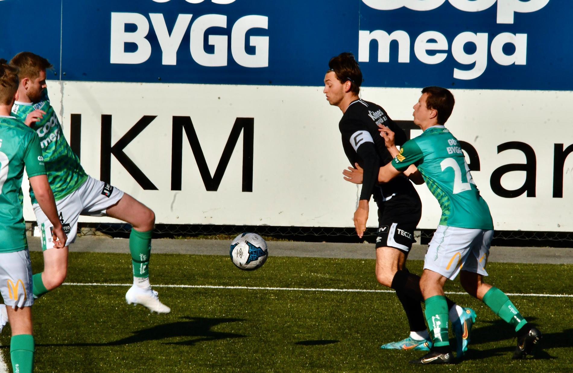 Det er sesongens siste hjemmekamp for A.laget og Tomas Granhøy Gundersen i kveld. Her fra kampen mot Klepp tidligere i sesongen, på Klepp stadion. 