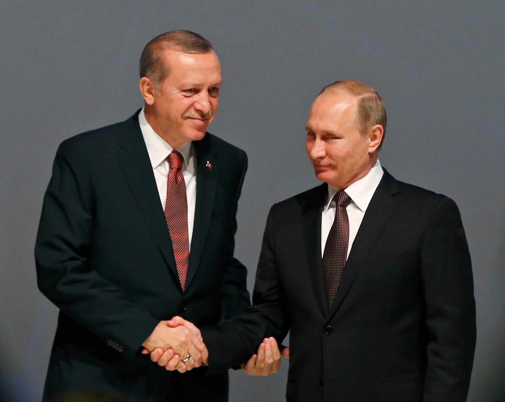 Tyrkias president Recep Tayyip Erdogan og Russlands president Vladimir Putin står bak avtalene som nå kan sikre en delvis våpenhvile i Syria.