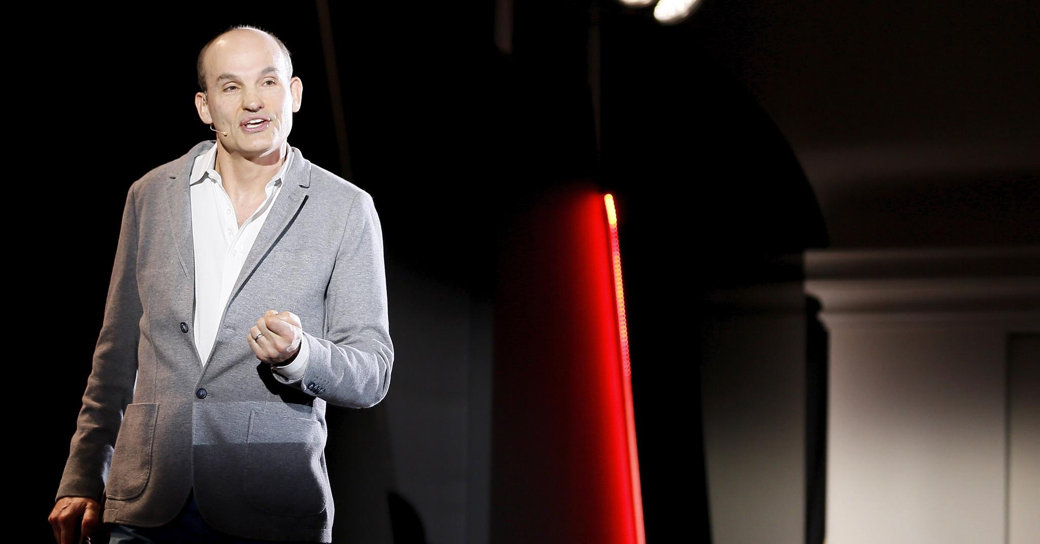 Todd Yellin forteller hvordan Netflix plasserer brukerne sine i over 2000 forskjellige smaksgrupper. 