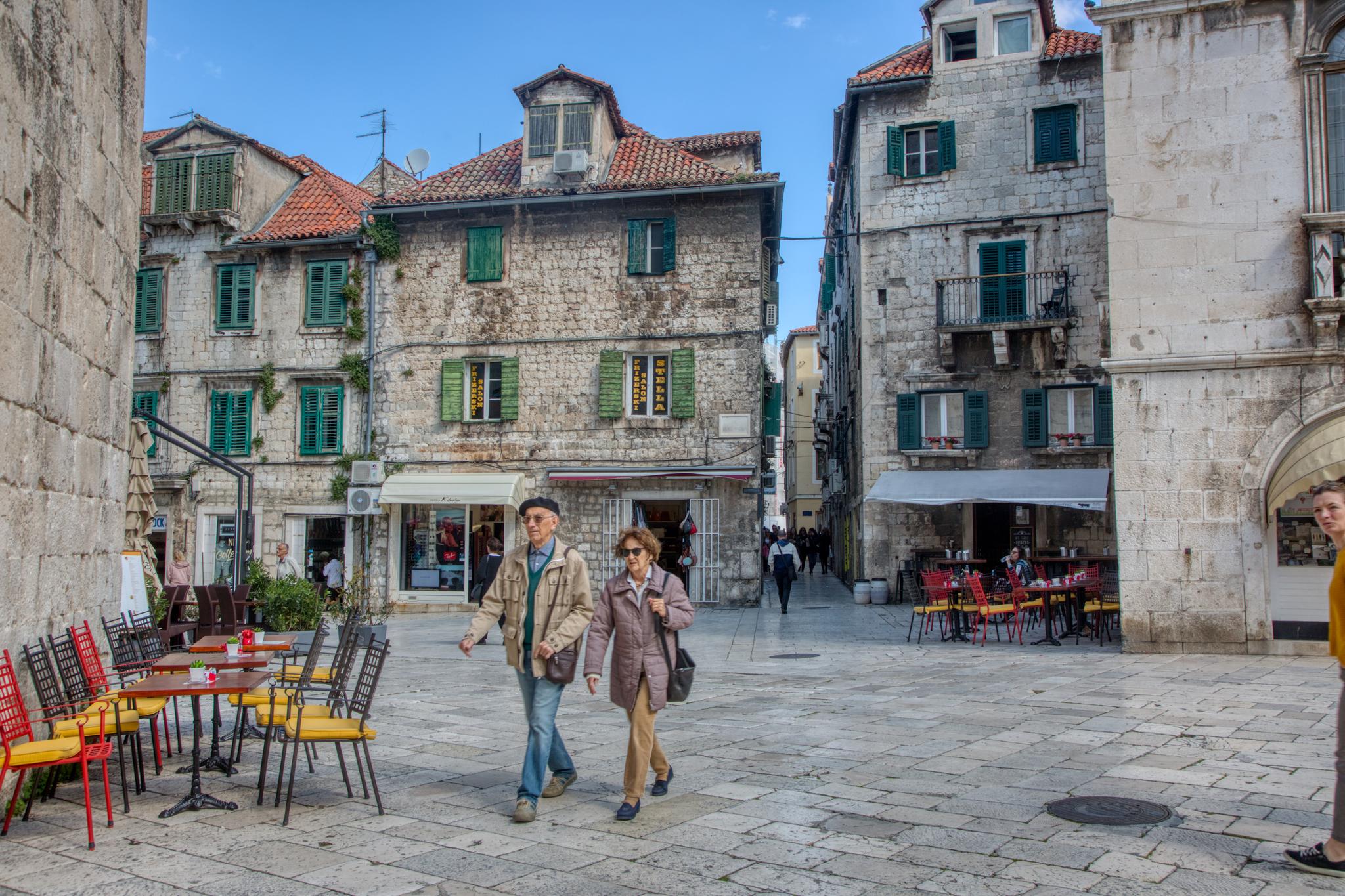 Split er blitt et yndet turistmål. Men tidlig om morgenen er det god plass for dem som vil utforske gamlebyen.