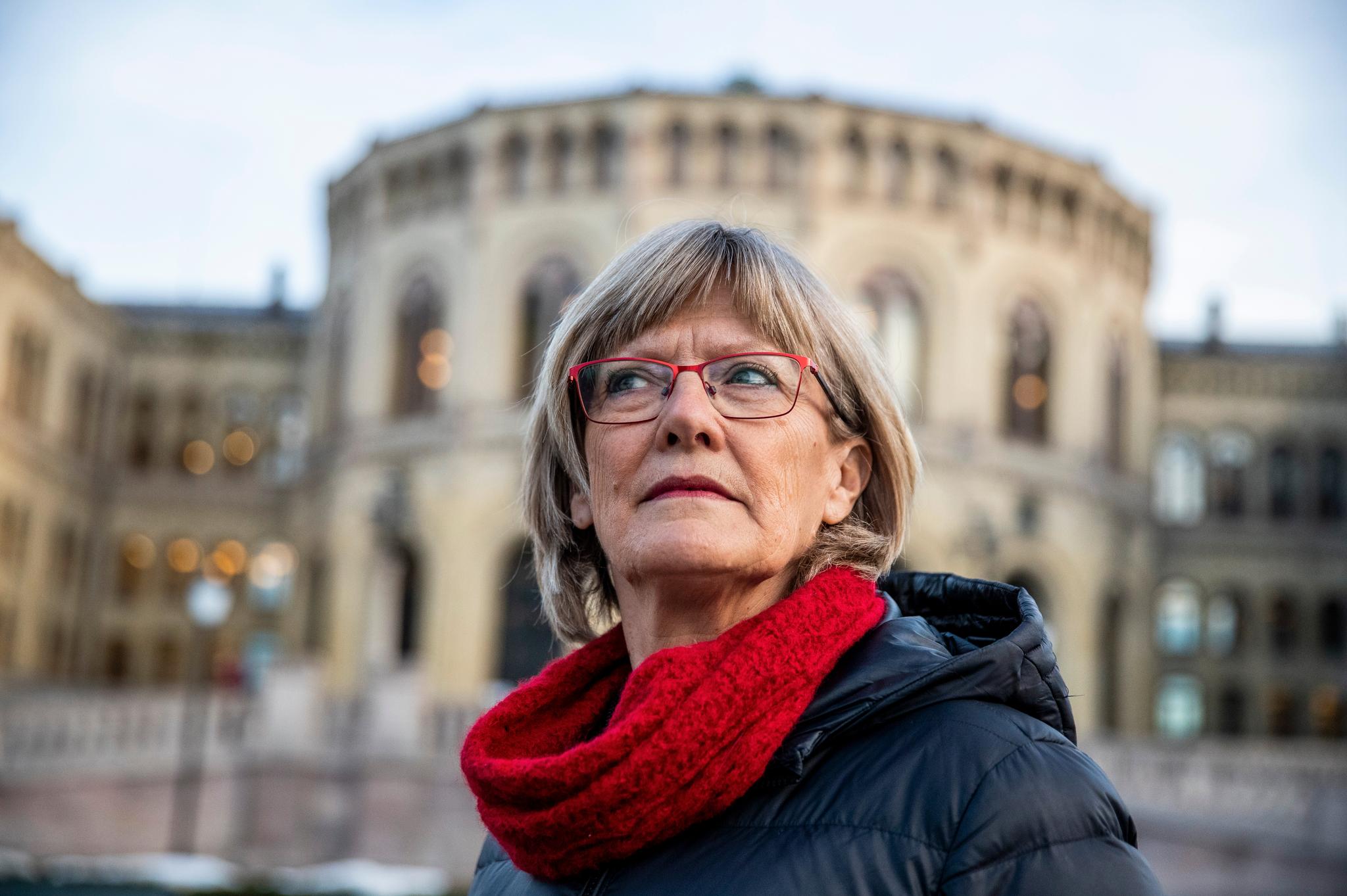 Karin Andersen sier at det kan bli aktuelt med mistillits forslag mot Anniken Hauglie. 