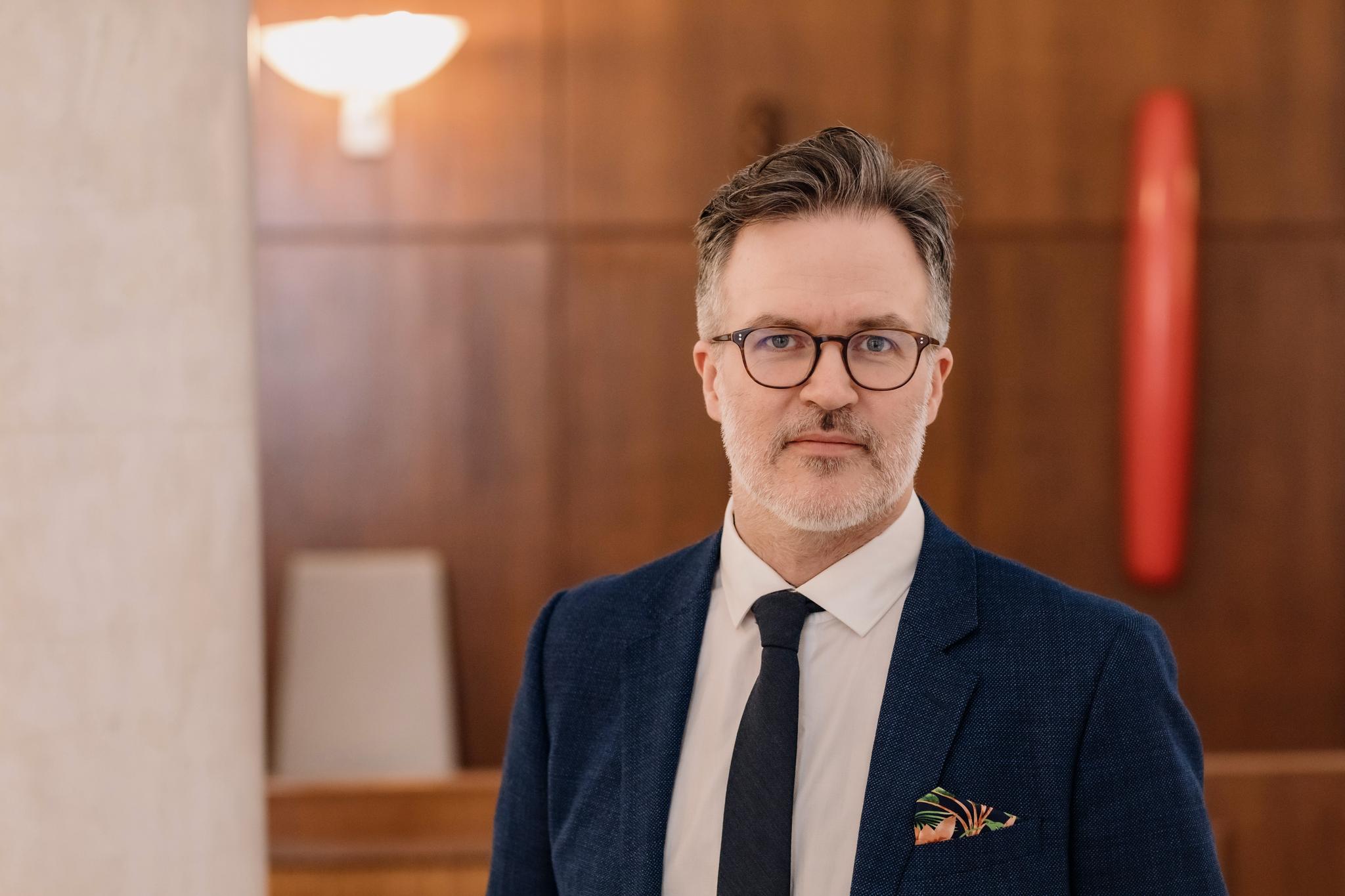Knut Aastad Bråten har vært statssekretær i Kulturdepartementet i drøyt tre måneder. Nå sier han opp. 