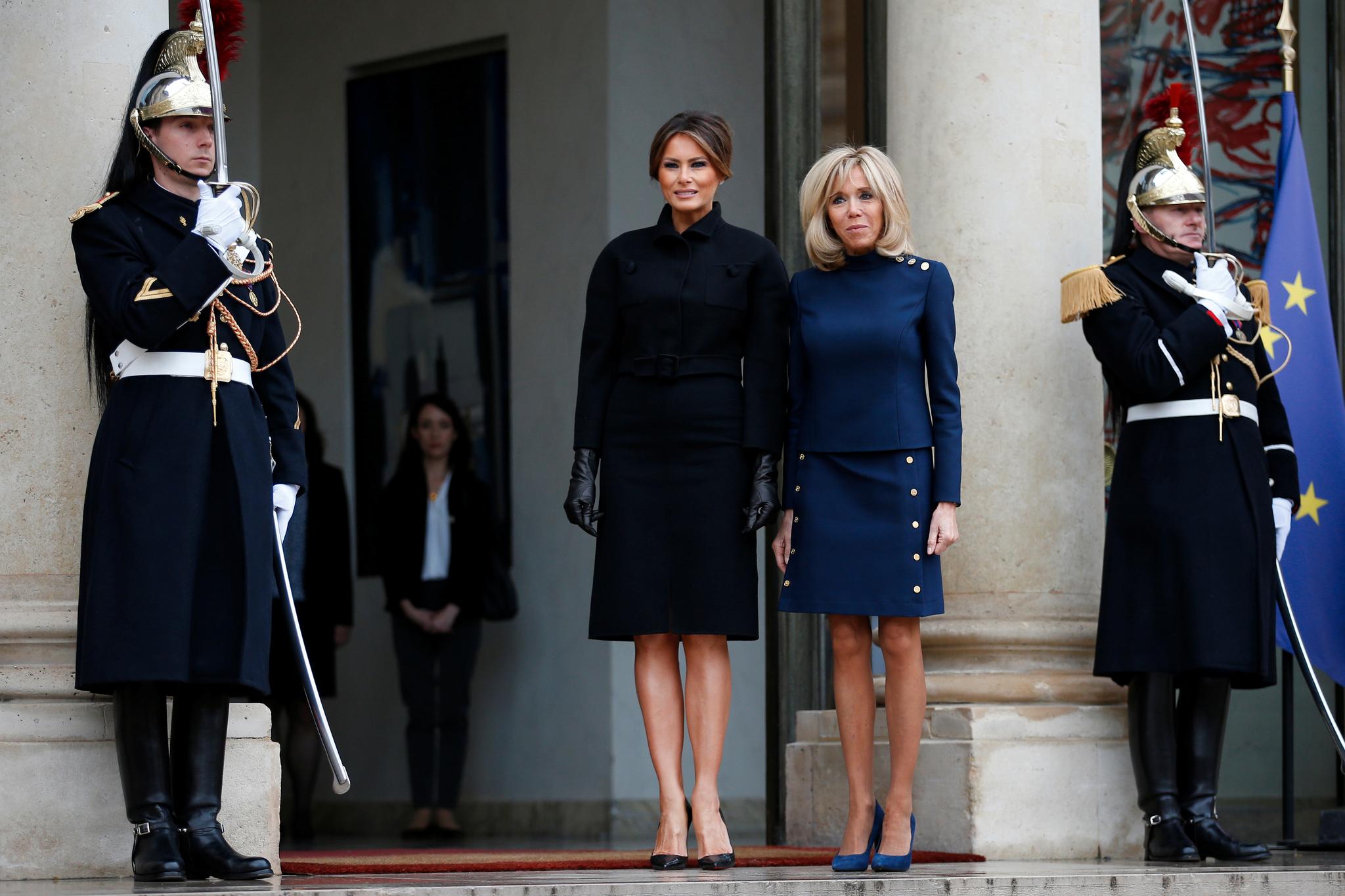 Førstekvinne Melania Trump sammen med Brigitte Macron, konen til den franske presidenten.