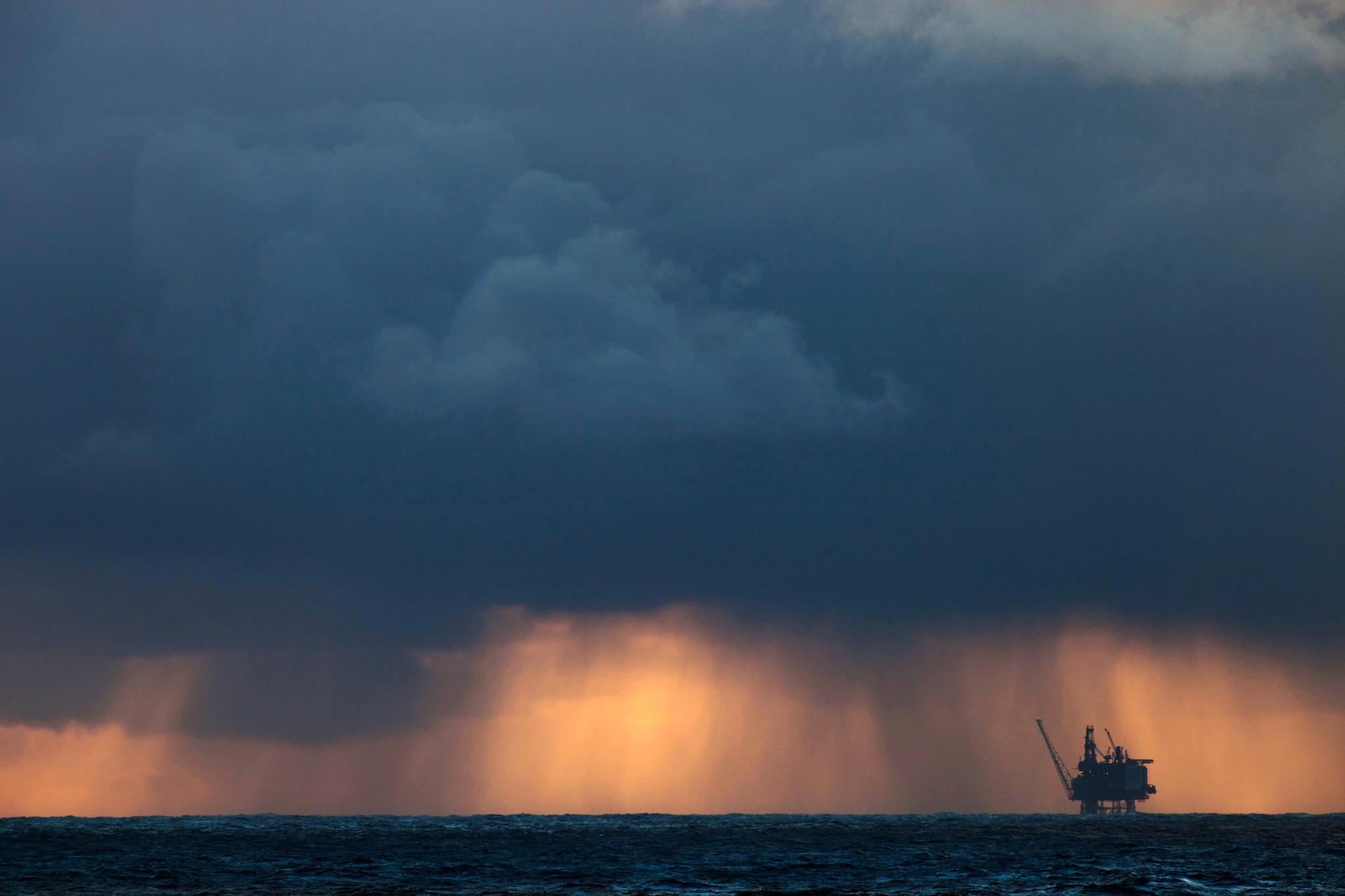 Oljeboringen kryper nordover og kommer neste år nærmere de omstridte havområdene rundt Svalbard.