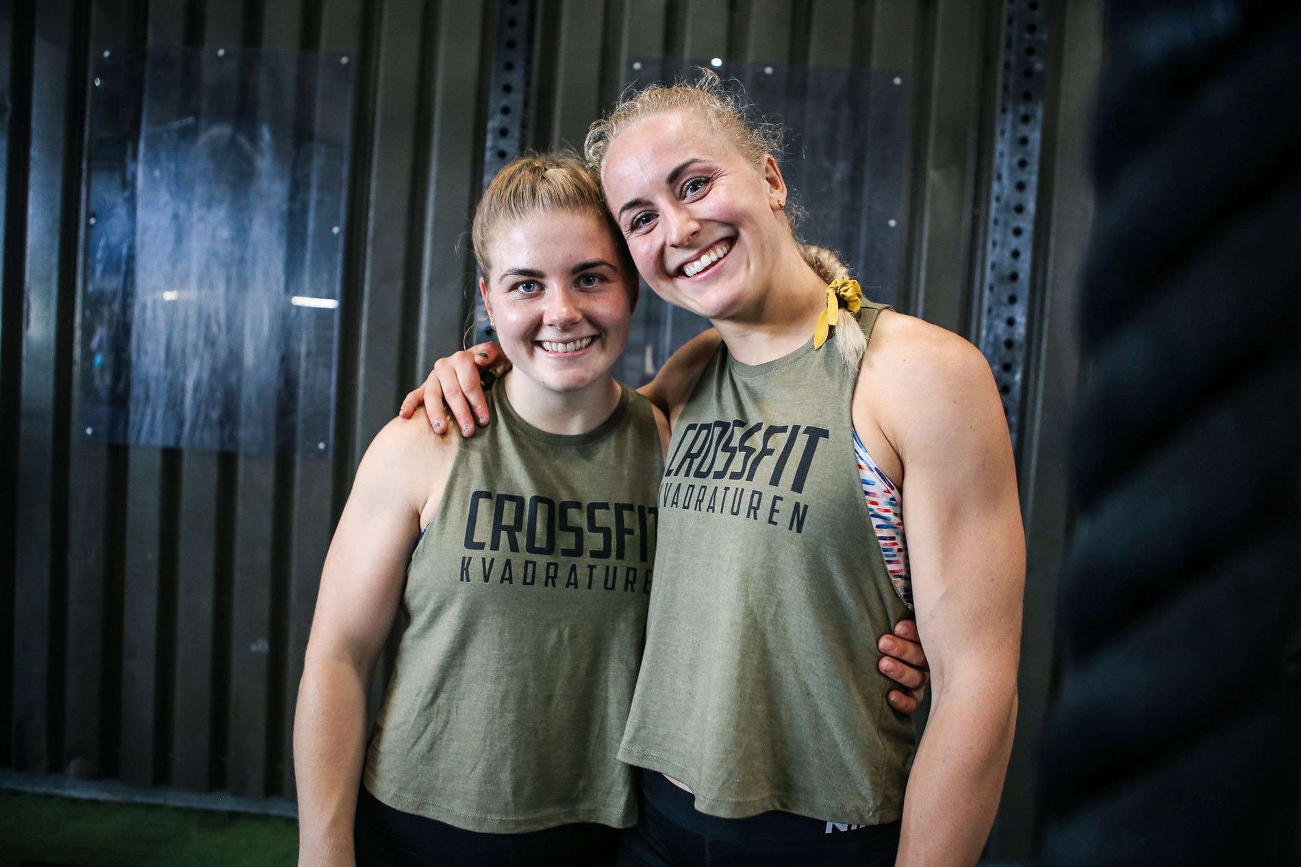 Veslemøy (22) har trent crossfit i over ett år hos Crossfit Kvadraturen, mens Charlotte (25) har nå syv år med hard trening bak seg. I august står verdensmesterskap i Sverige på planen.