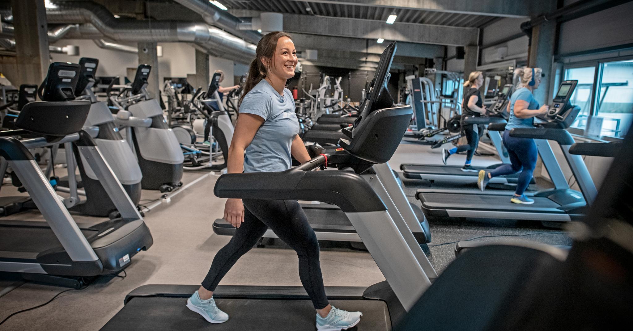 Rikke Bjerknes er personlig trener i Ålesund. Hun mener 300 minutter med fysisk aktivitet i uken burde være overkommelig om man prioriterer det.