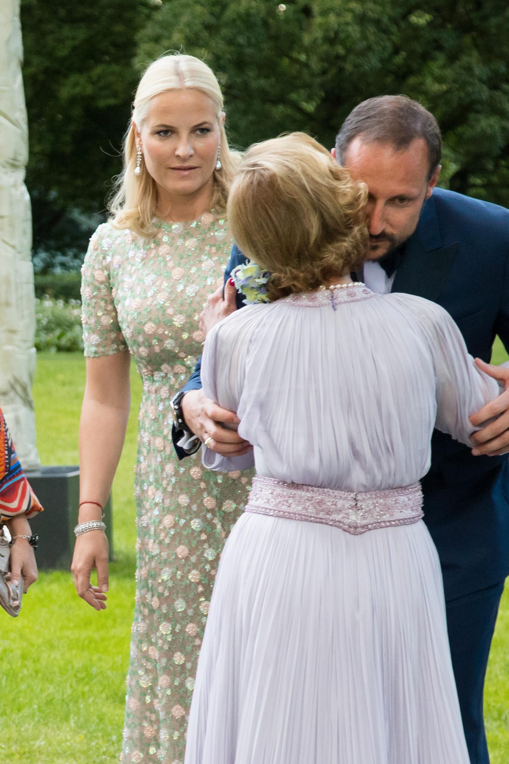 KLEM: Kronprins Haakon gratulerer sin mor med dagen. 