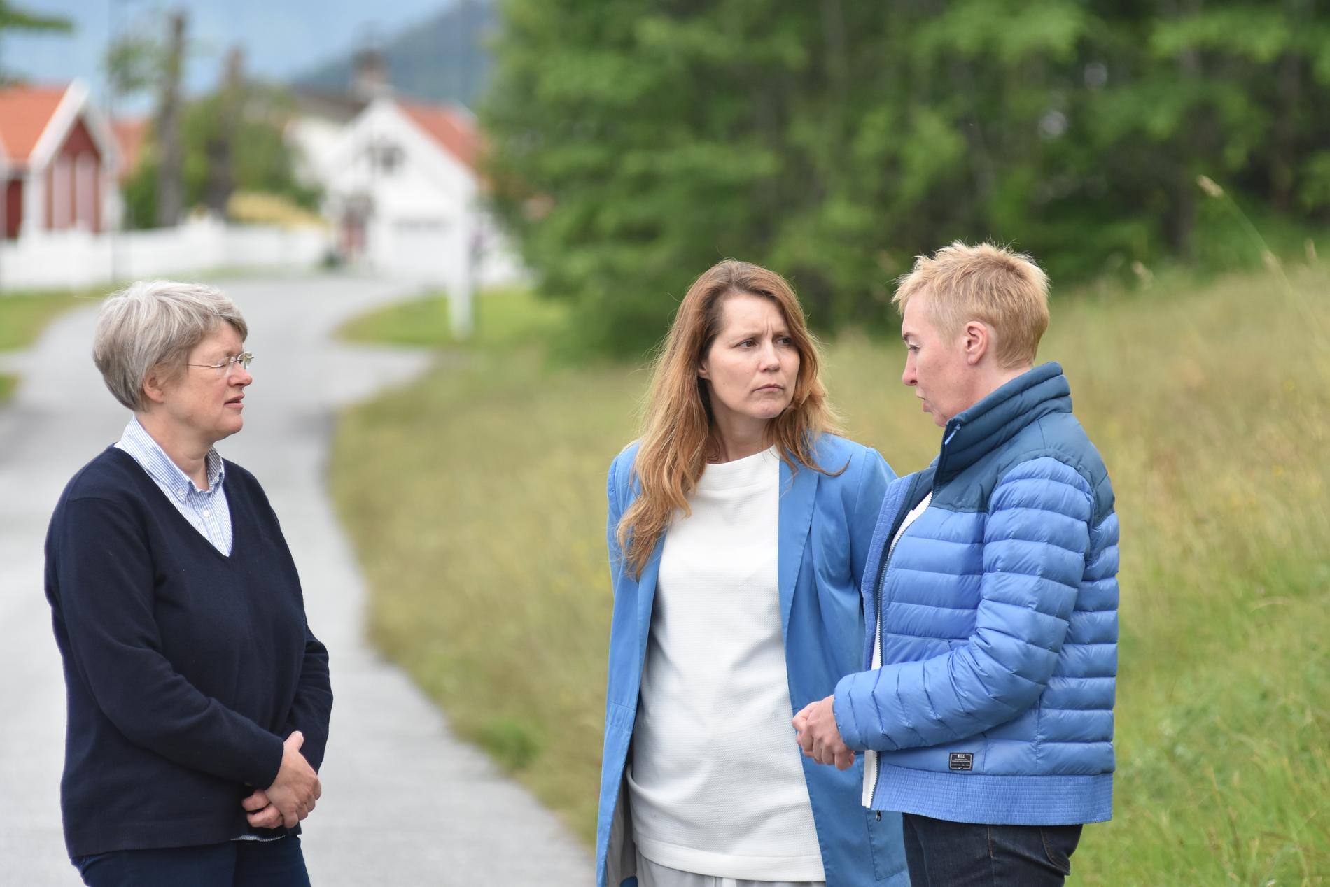 FANT MANNEN: De tre kvinnene fant den avdøde i nabolaget i Balestrand. Fra venstre: Marta Kvikne, Heidrun Bjørg Sveinsdottir Grinde og Inga Kupetauskiene.