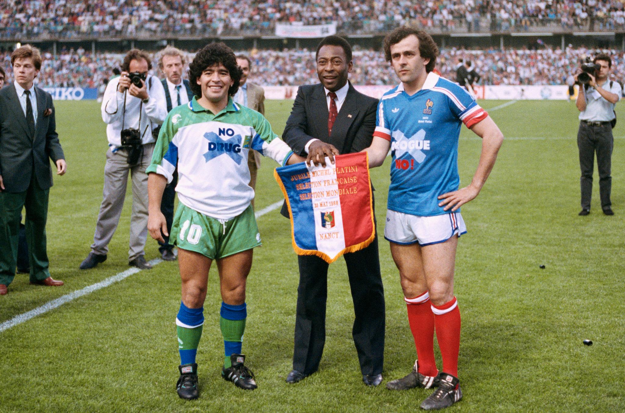 Diego Maradona og Pelé og Michel Platini.