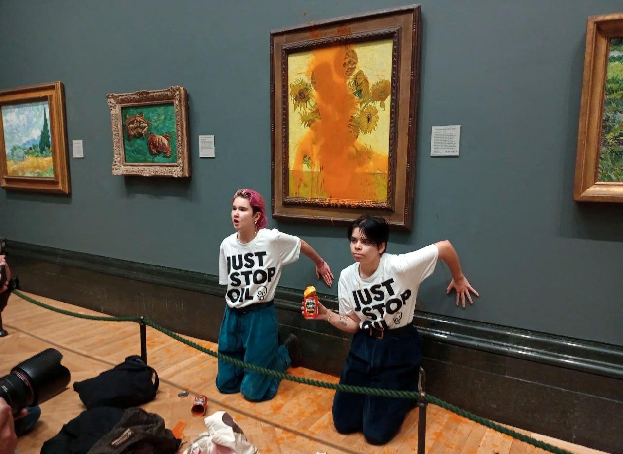 Unge klimaaktivister kastet tomatsuppe på van Goghs maleri «Solsikker» tidligere denne måneden. Resultatet av har vært én ting, mener debattanten: Det er litt flere som tar unge engasjerte litt mindre på alvor. 
