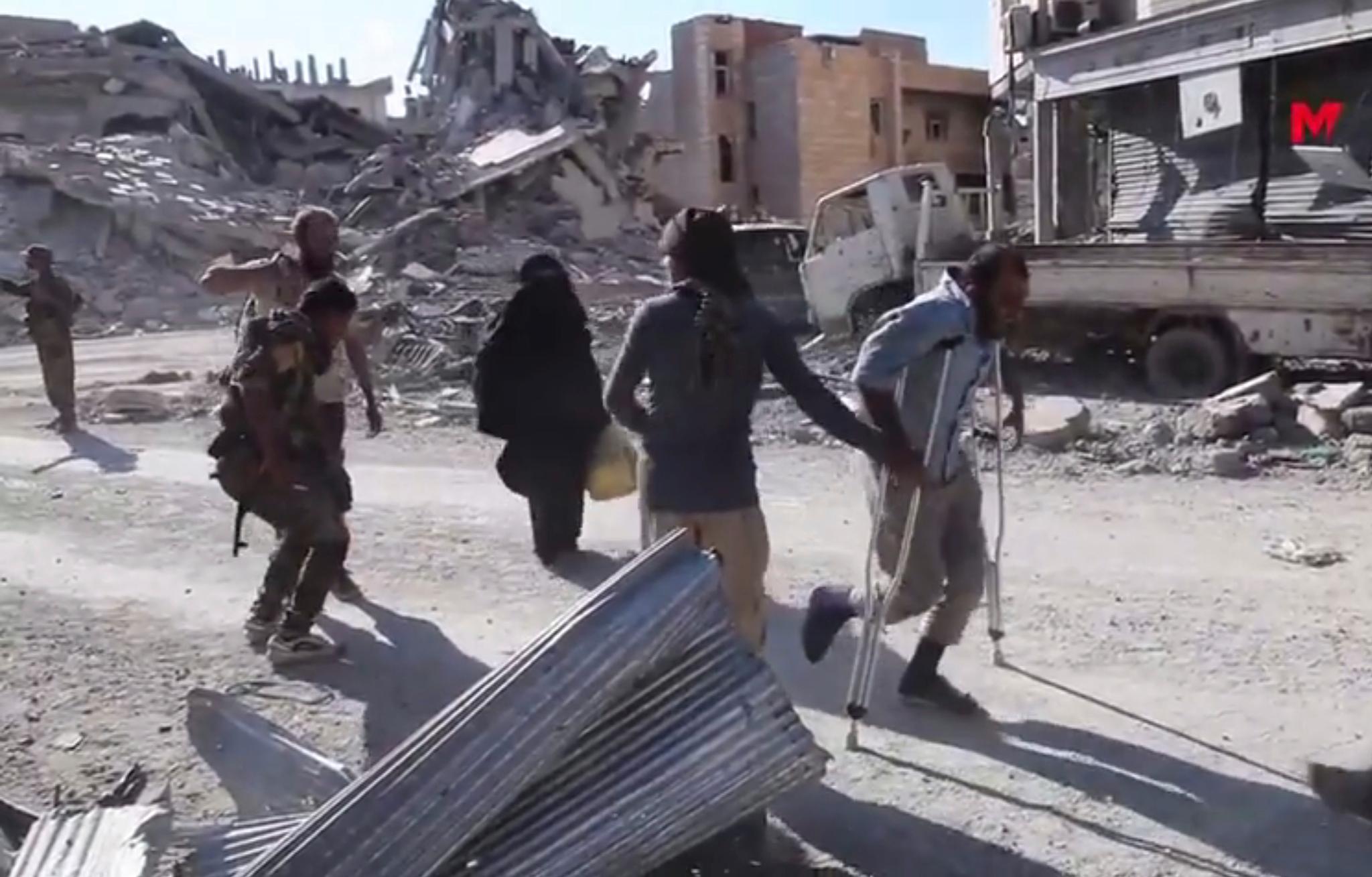 Ødeleggelsene i Raqqa er store og påkjenningen har vært enorm for sivilbefolkningen. Bildet er et stillbilde fra en video som det Tyrkia-baserte kurdiske nyhetsbyrået Mezopatamya har publisert. 