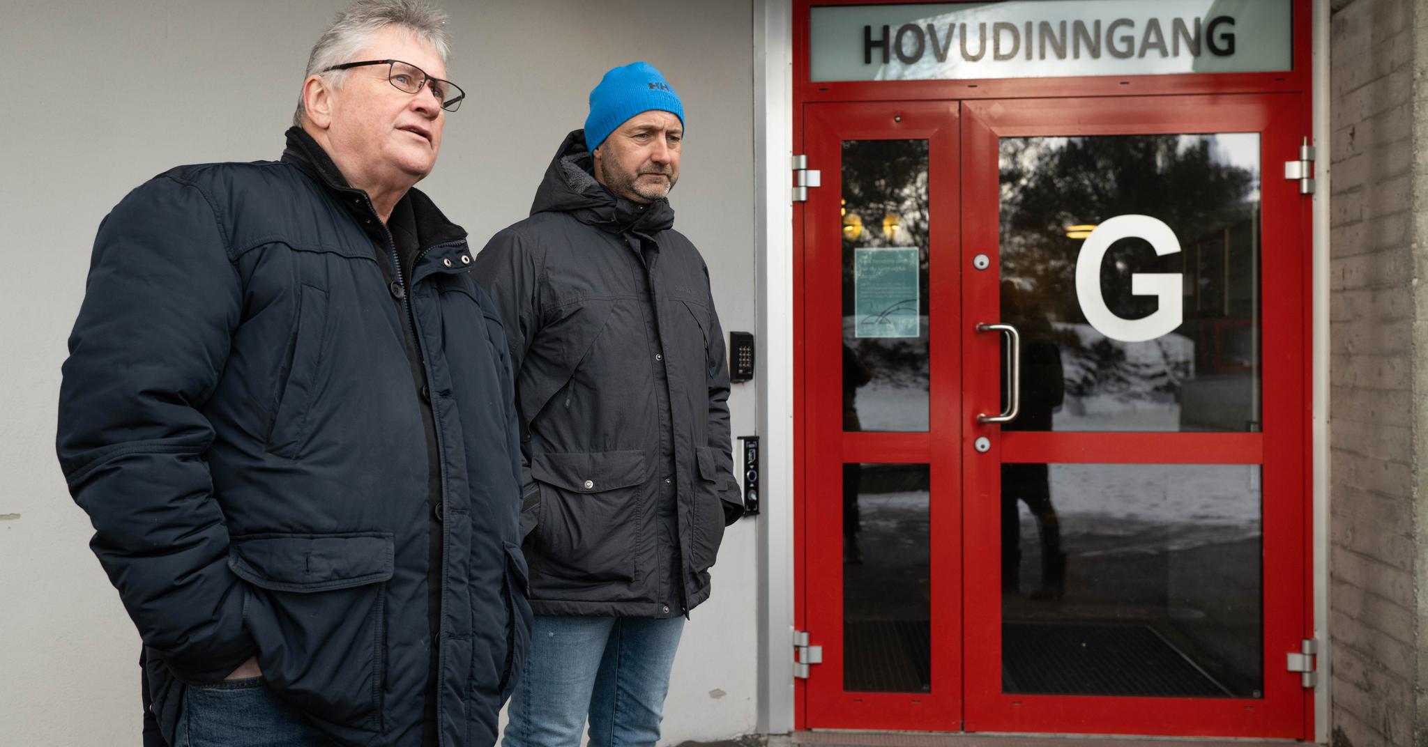 Nils Ole Flønes (til v.) og Ole Magnus Dalland var kolleger på Knarvik ungdomsskule da begge ble anklaget for å ha krenket elever.