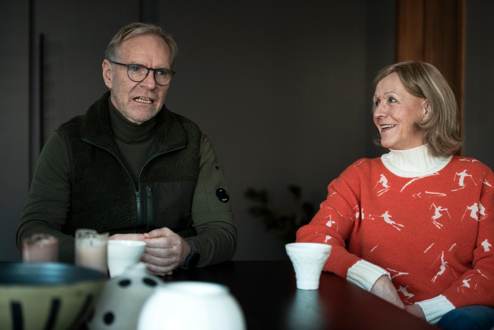 BIDRAR: Far Einar Kilde (t.v) og mor Kristin Kilde, her fotografert ifbm en VG-reportasje på Jar i fjor.