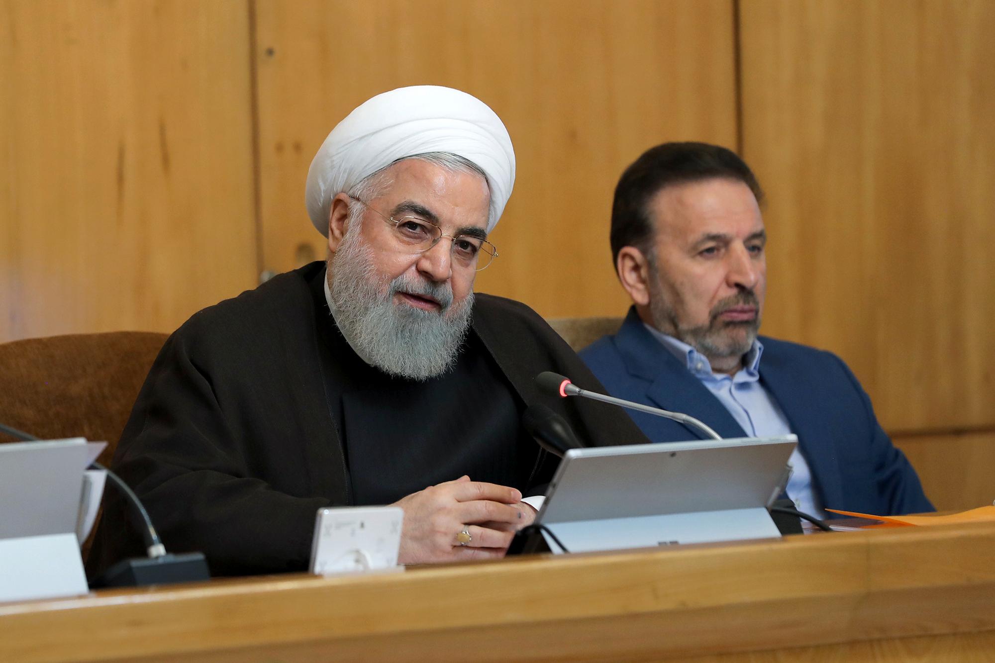 Irans president Hassan Rouhani sier Iran alltid er klar for forhandlinger med USA, men bare hvis USA først fjerner sanksjonene. 