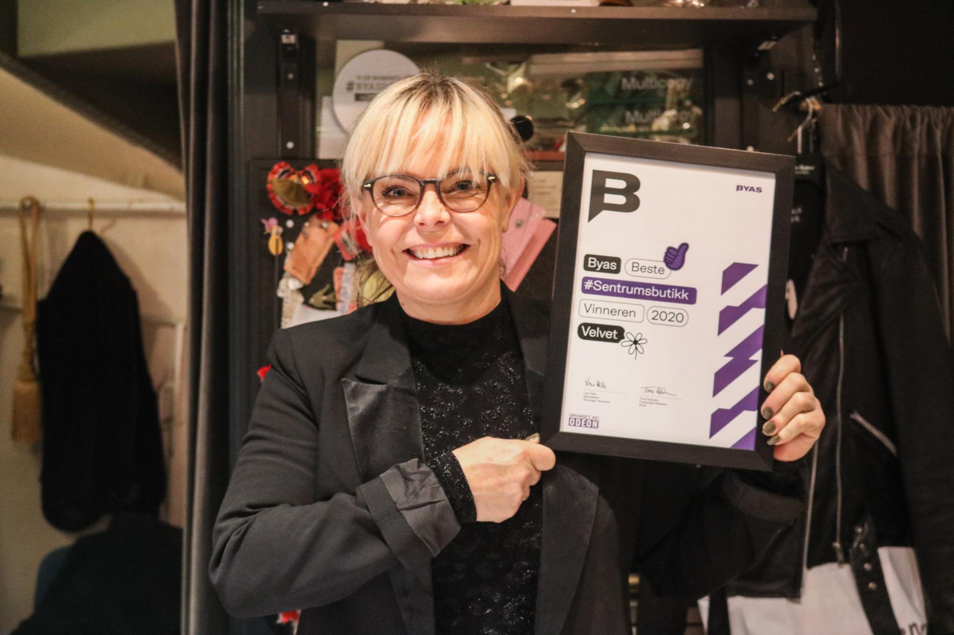 Velvet-eier HildeGunn Aarskog Sagland ble både rørt og glad da hun fikk vite at Velvet er #byasbeste sentrumsbutikk 2020.