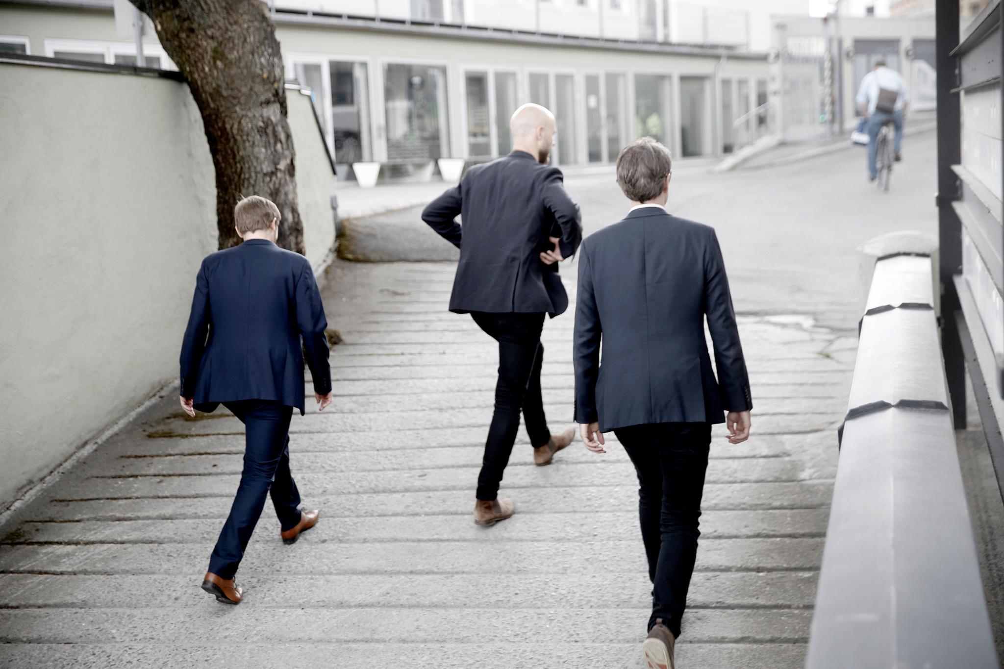  Blazere og blanke sko, Madrugada er tilbake. Fra venstre: Jon Lauvland Pettersen, Sivert Høyem og Frode Jacobsen.
