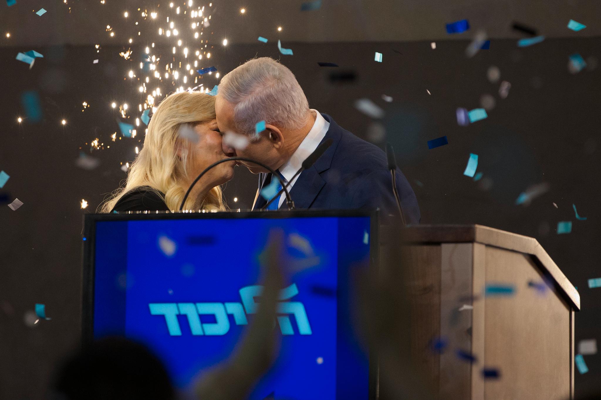 Benjamin Netanyahu fortsetter som Israels statsminister. Foto: Ariel Schalit / AP / NTB scanpix