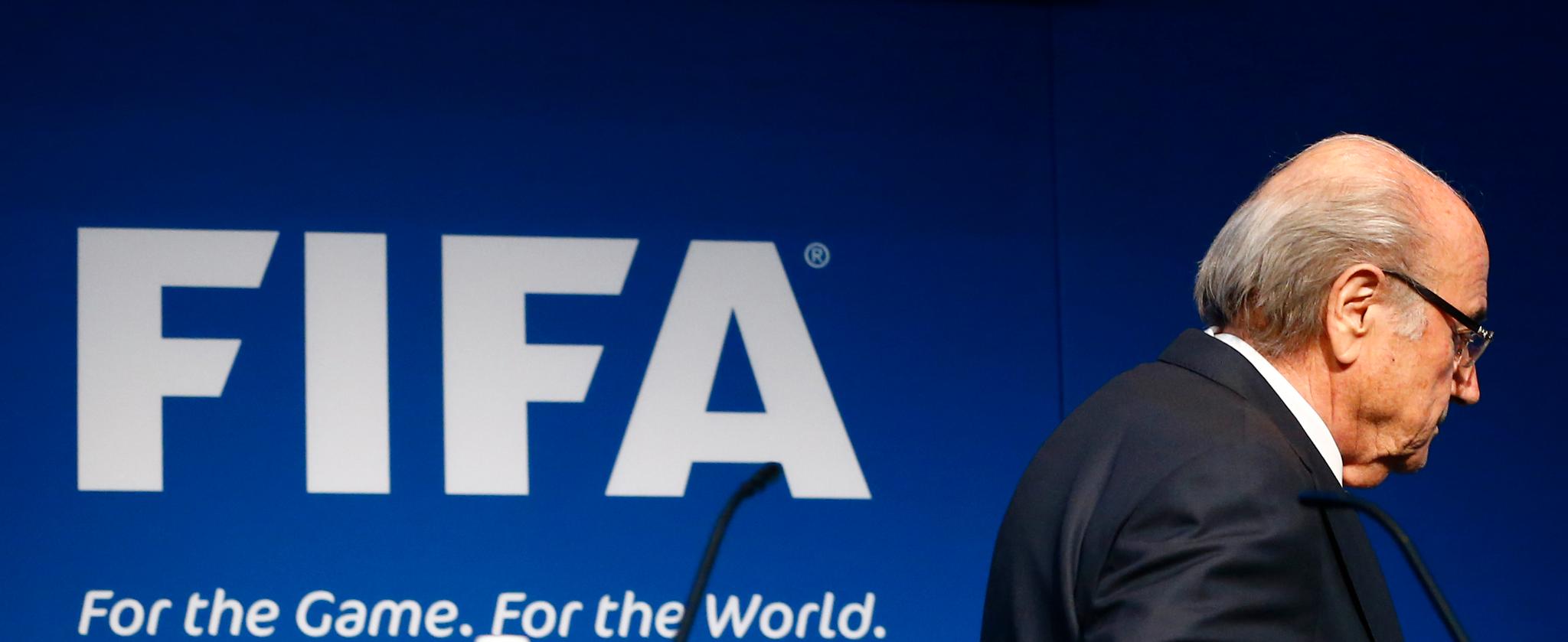 Sepp Blatter gikk av som FIFA-president.
