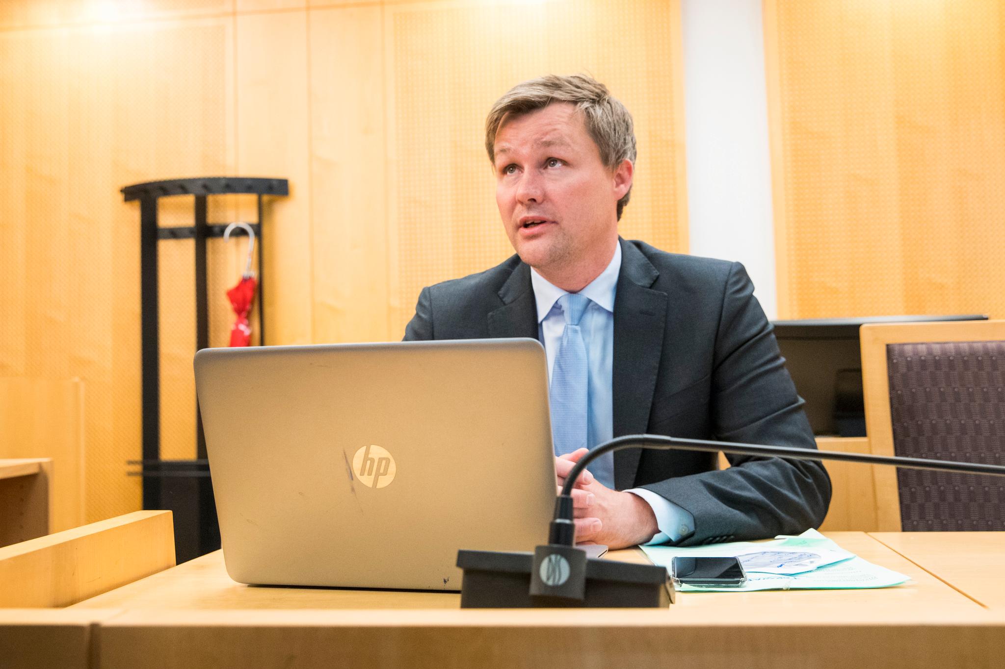 Advokat Bernt Heiberg forsvarer 33-åringen som er tiltalt i en snart ti år gammel drapssak.