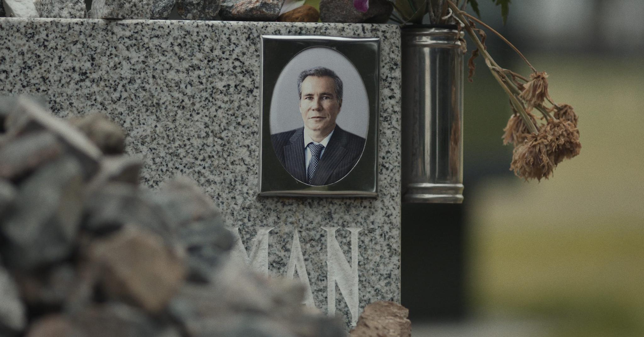 Alberto Nisman ble et symbol på kampen for rettferdighet for terrorens ofre, men stadig oftere også et bilde på nasjon i en dyp krise.