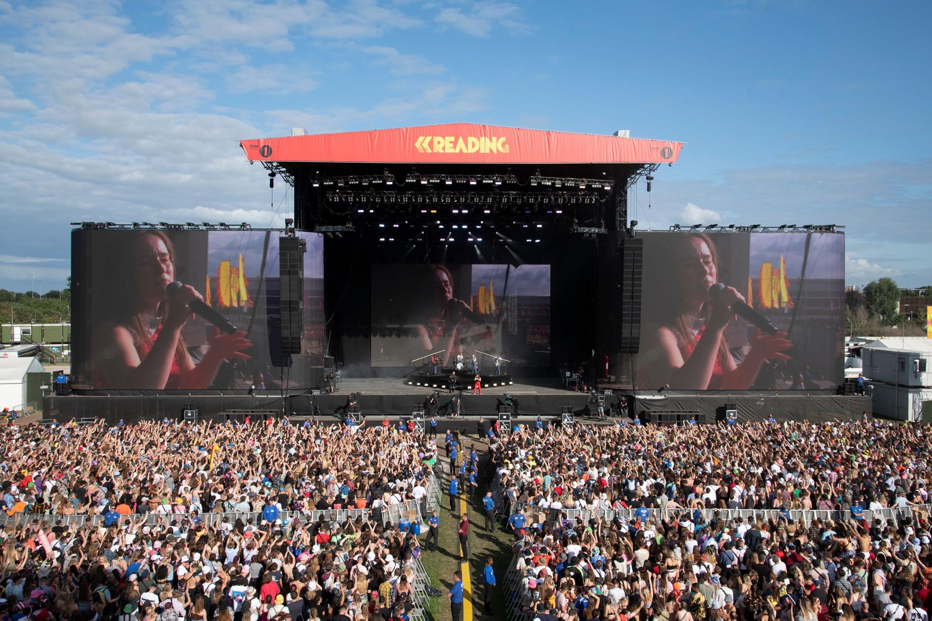 Sigrid med bandet foran 80.000 mennesker på Reading Festival i slutten av august. – Et foreløpig høydepunkt, sier Liva Austad Sværen, som har tatt en ny rolle i bandet til Sigrid.