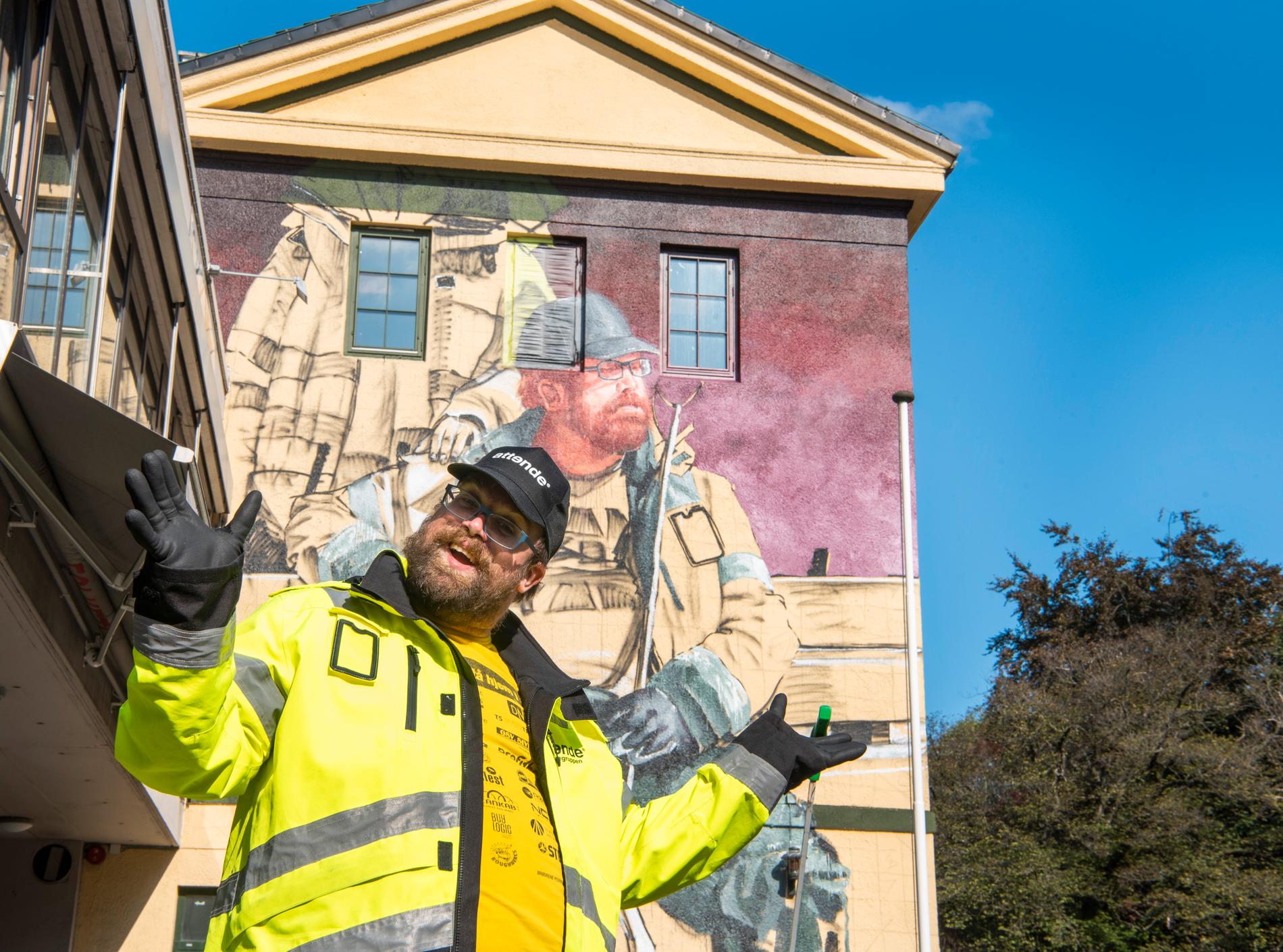 Gjengen i Ren by er ansatt i tiltaksbedriften Attende, og hvert år plukker de over 2300 kilo søppel fra byens gater. Nå blir Ingebrigt Valsvik Gjerde og kollegene hedret med et stort gatekunstmaleri i Løkkeveien i forbindelse med Nuart-festivalen.