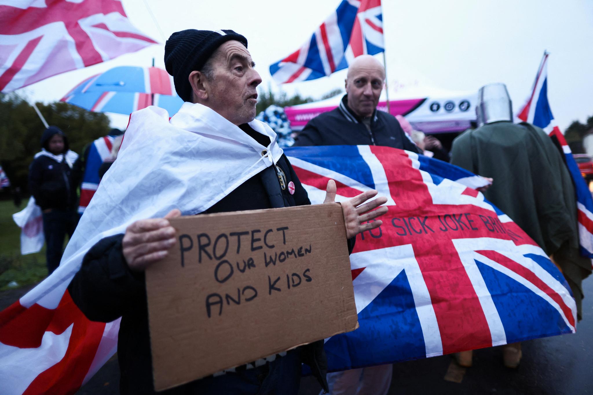 Deportert mann vendte tilbake. Fengslet asylsøker ble løslatt ved en feil. Så kom en knusende rapport.