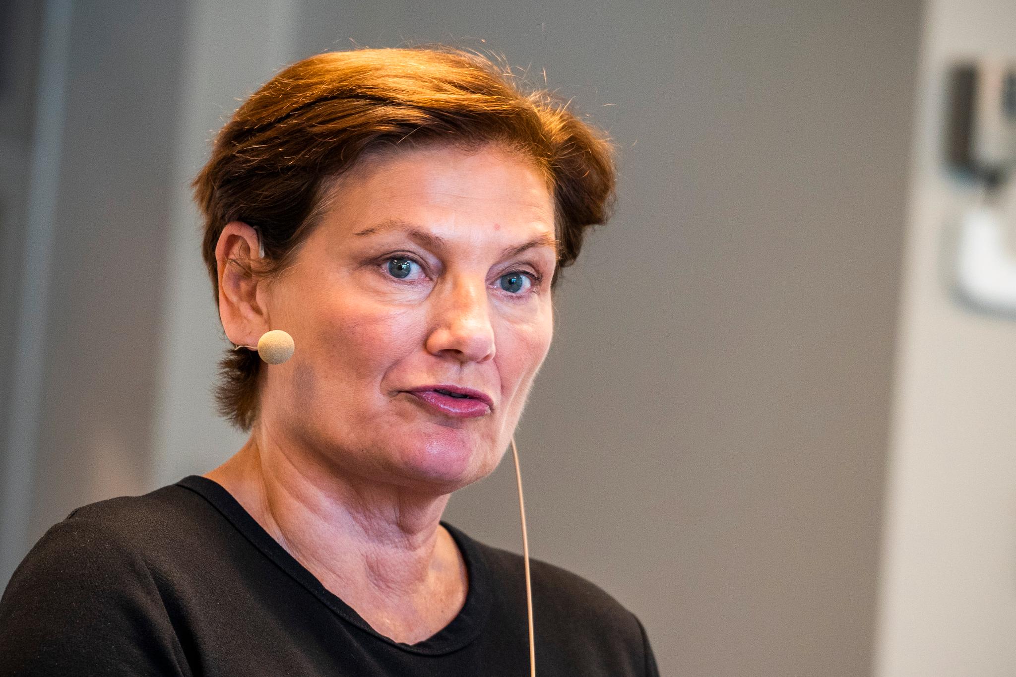 IMDi-direktør Libe Riber-Mohn gjør det klart at norske myndigheter må vise at alle har rett til å velge sin vei, uavhengig av hva foreldrene tror på. 