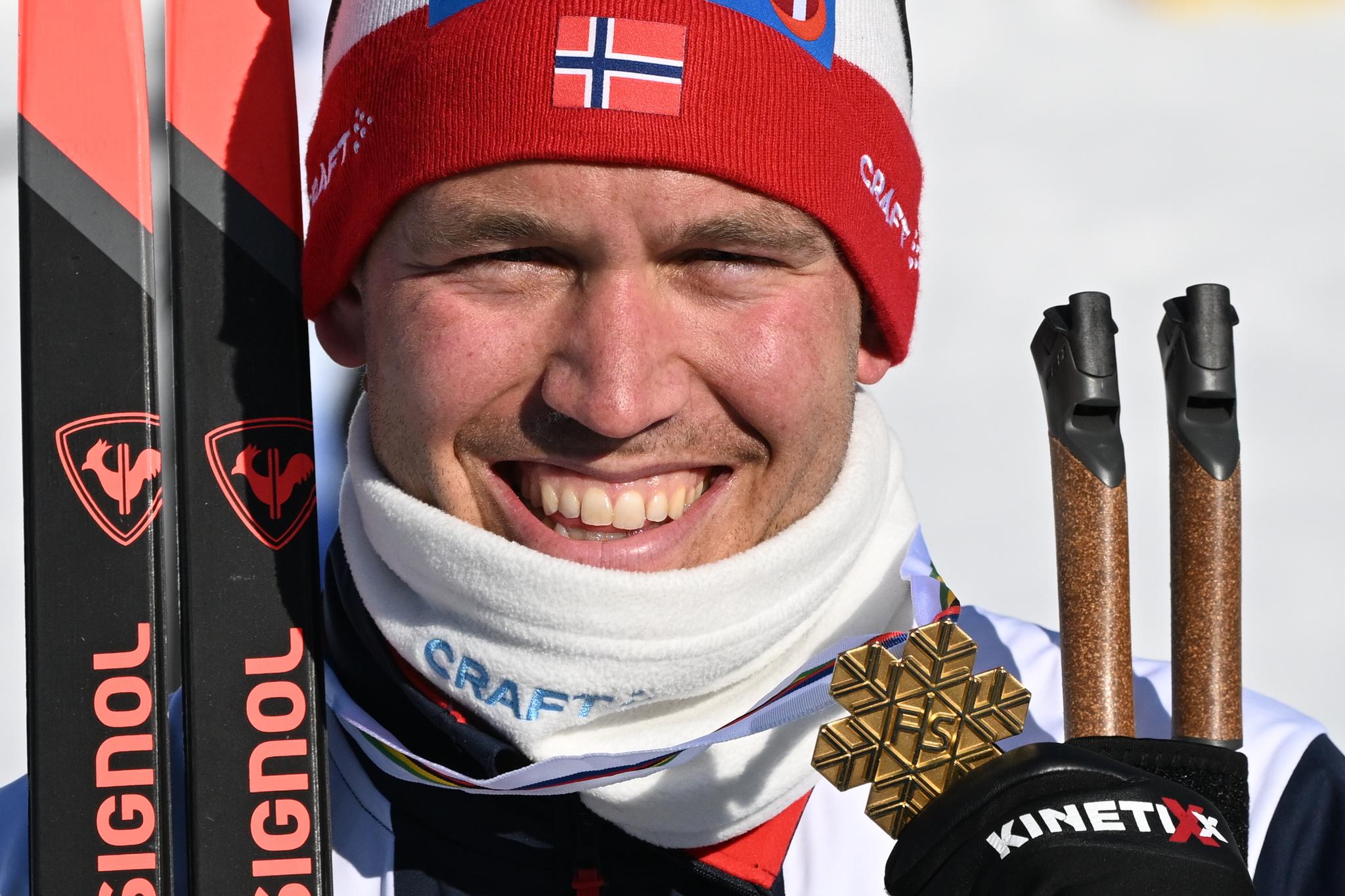 GULLGUTT: Pål Golberg fikk VM-gullet rett etter jubelrennet.