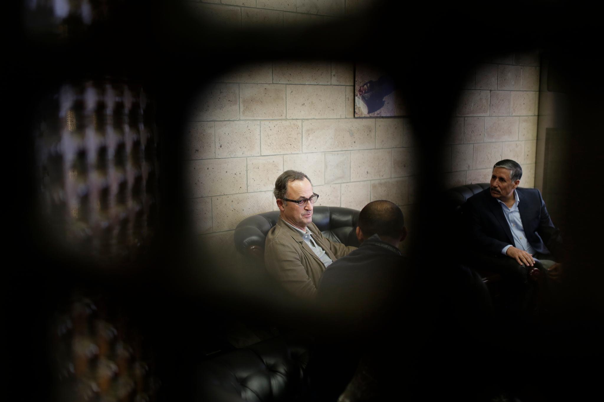 FN-observatørene, som ledes av den pensjonerte nederlandske generalen Patrick Cammaert (bildet), er på plass i Hodeida i Jemen. Samtidig ble det onsdag meldt om nye kamphandlinger. Foto: AP / NTB scanpix