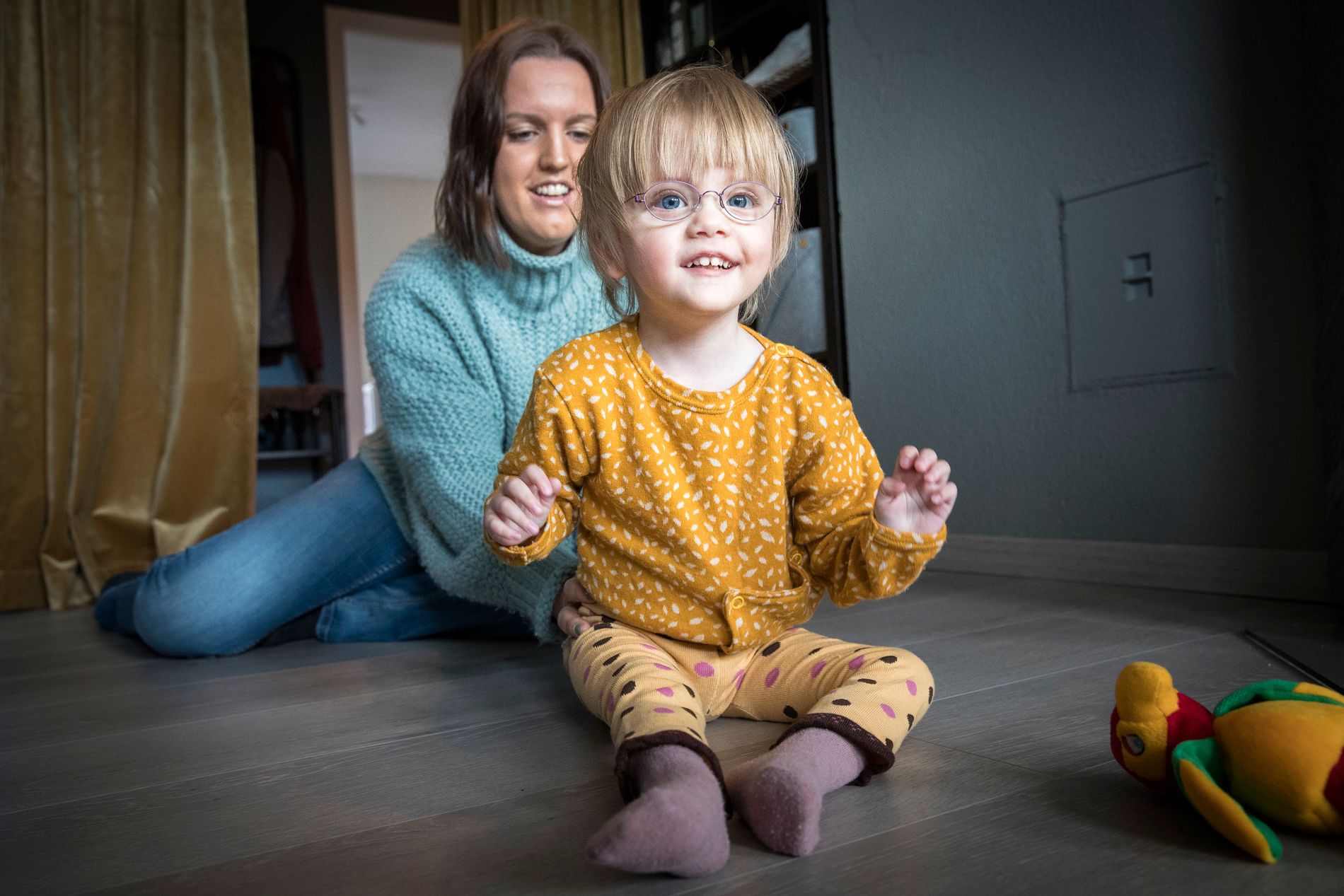 Ine (2) ble født i uke 24 etter at Karoline Myrland Hagen (25) fikk påvist svangerskapsforgiftning. Nå ønsker hun at det skal bli større kunnskap rundt svangerskapskomplikasjonen.