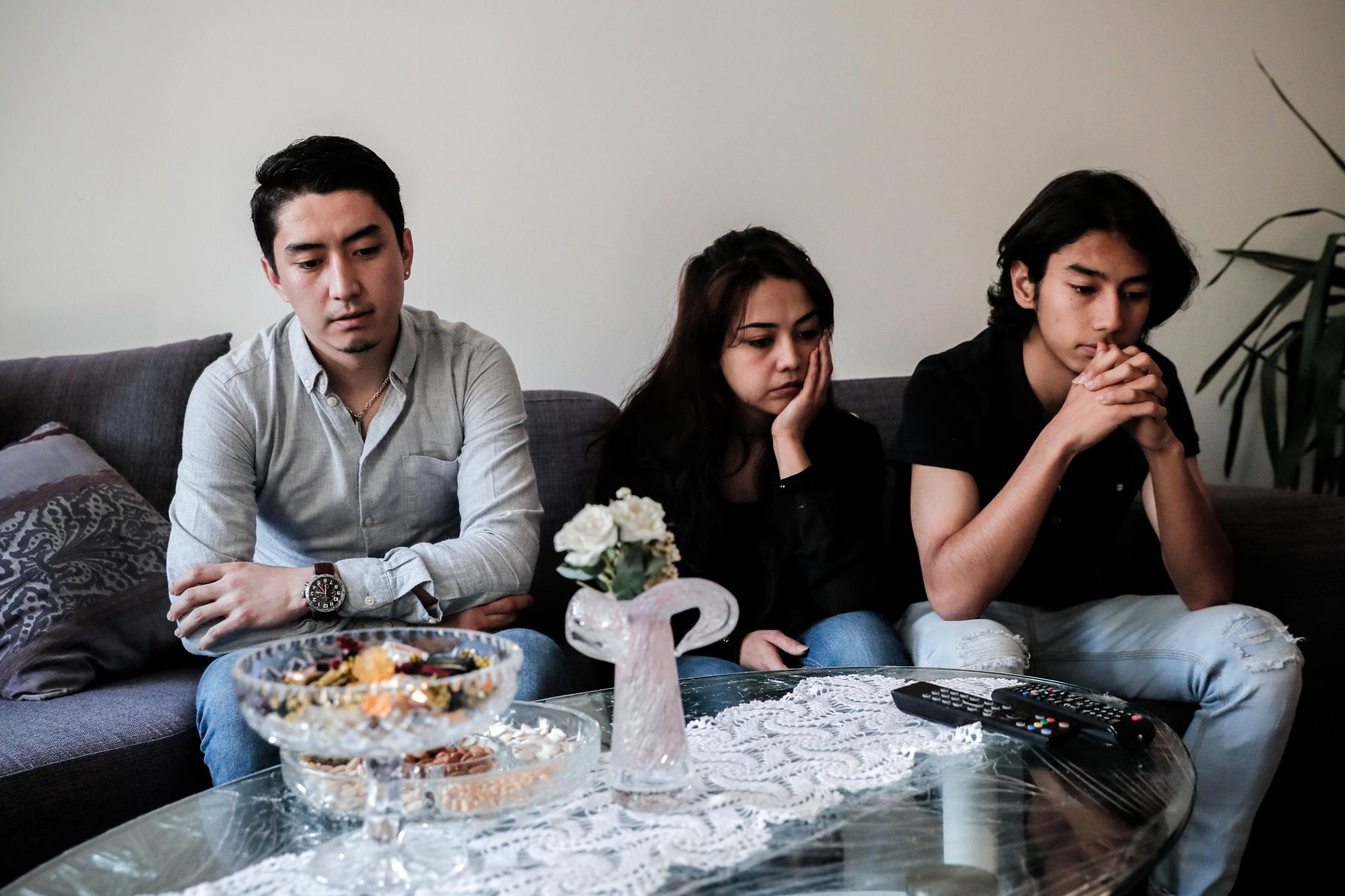 Søsknene Yasin (20), Taibeh (18) og Ehsan (15) Abbasi, samt deres mor Atefa Rezaie ble lørdag pågrepet og transportert ut av Norge.