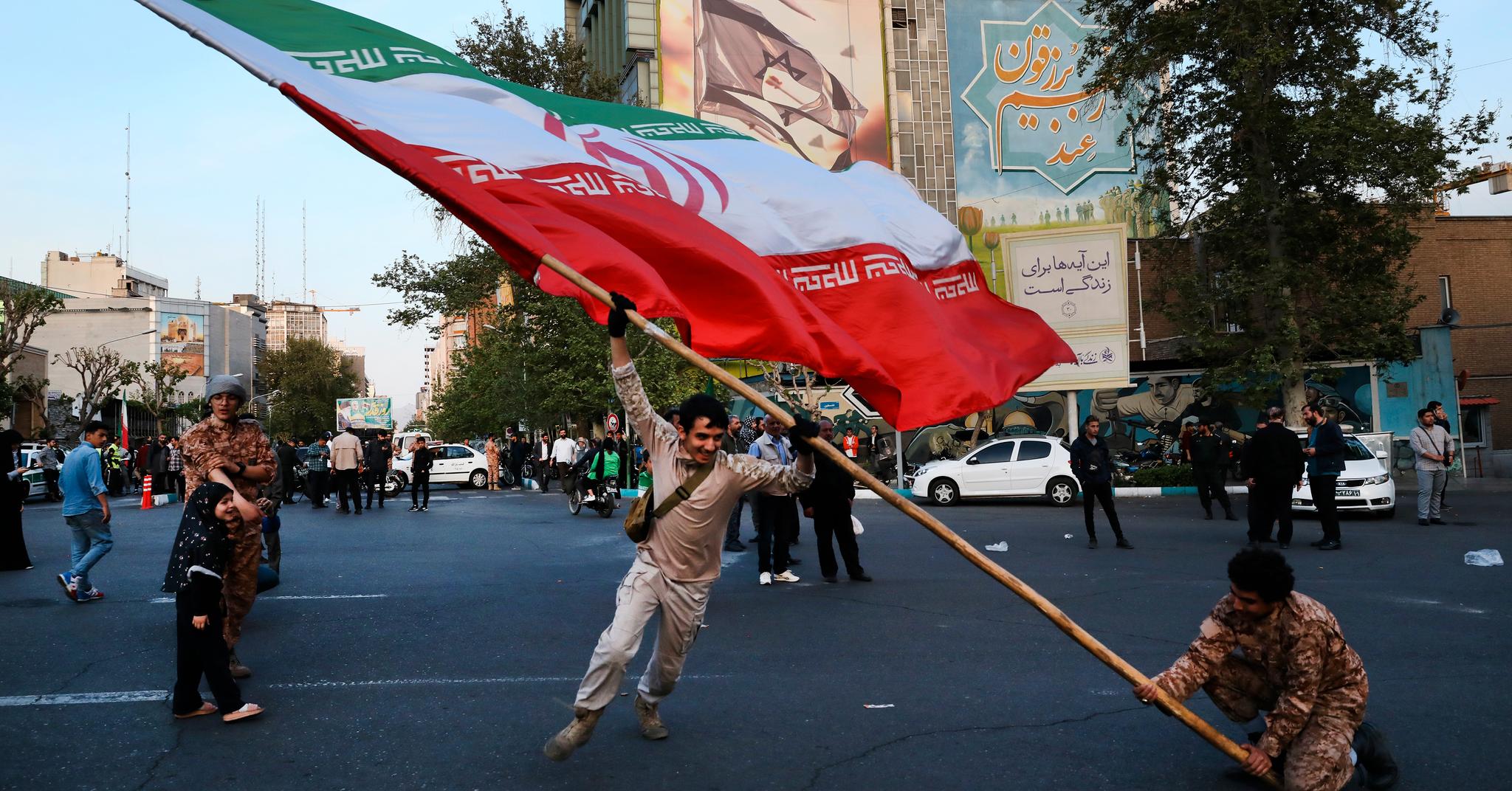 Noen iranere var begeistret etter søndagens angrep på Israel. Etter at Israel slo tilbake, er det iranske budskapet at det var et veldig svakt angrep uten effekt.