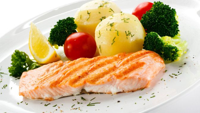 Grønnsaker, fisk og poteter er del av ja-maten på treningslisten.