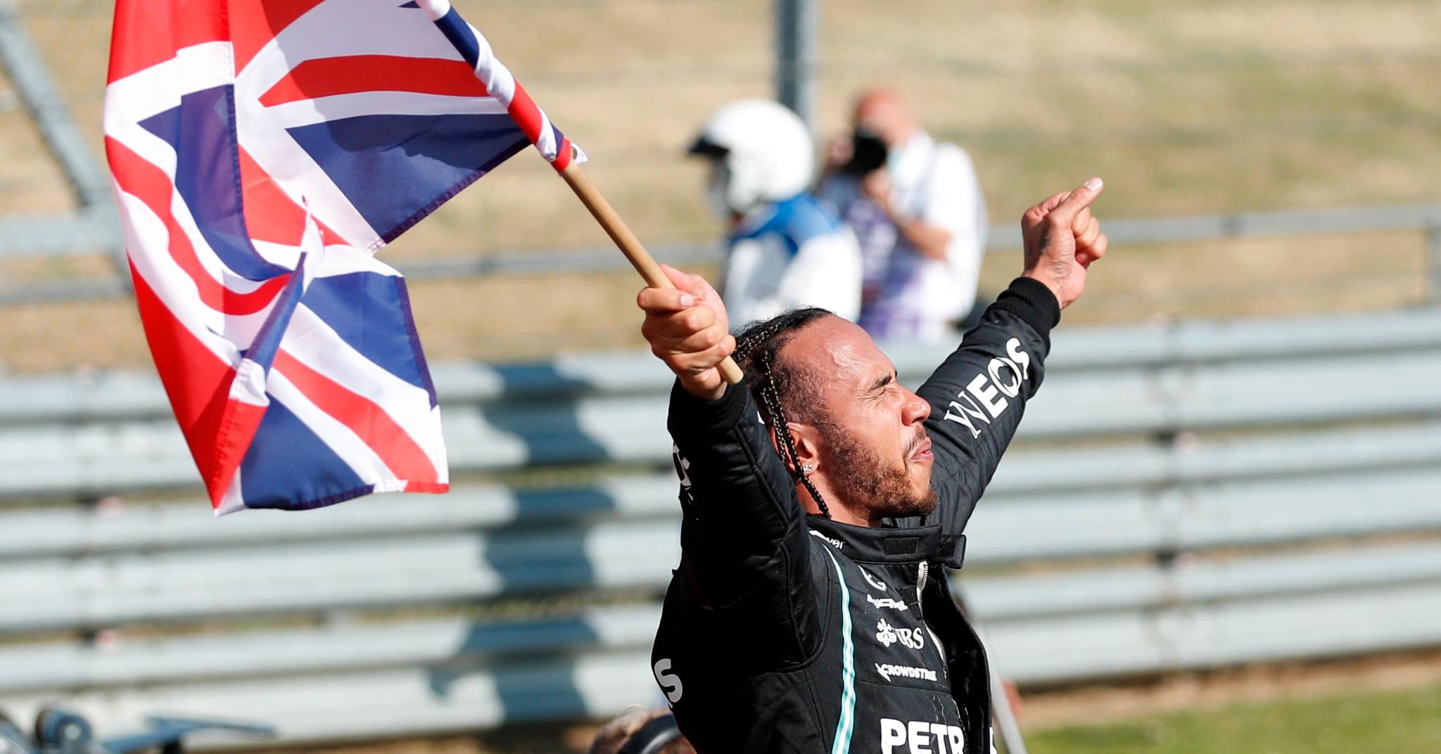 Lewis Hamilton vant fjorårets utgave av britiske Grand Prix, men ikke uten dramatikk. 