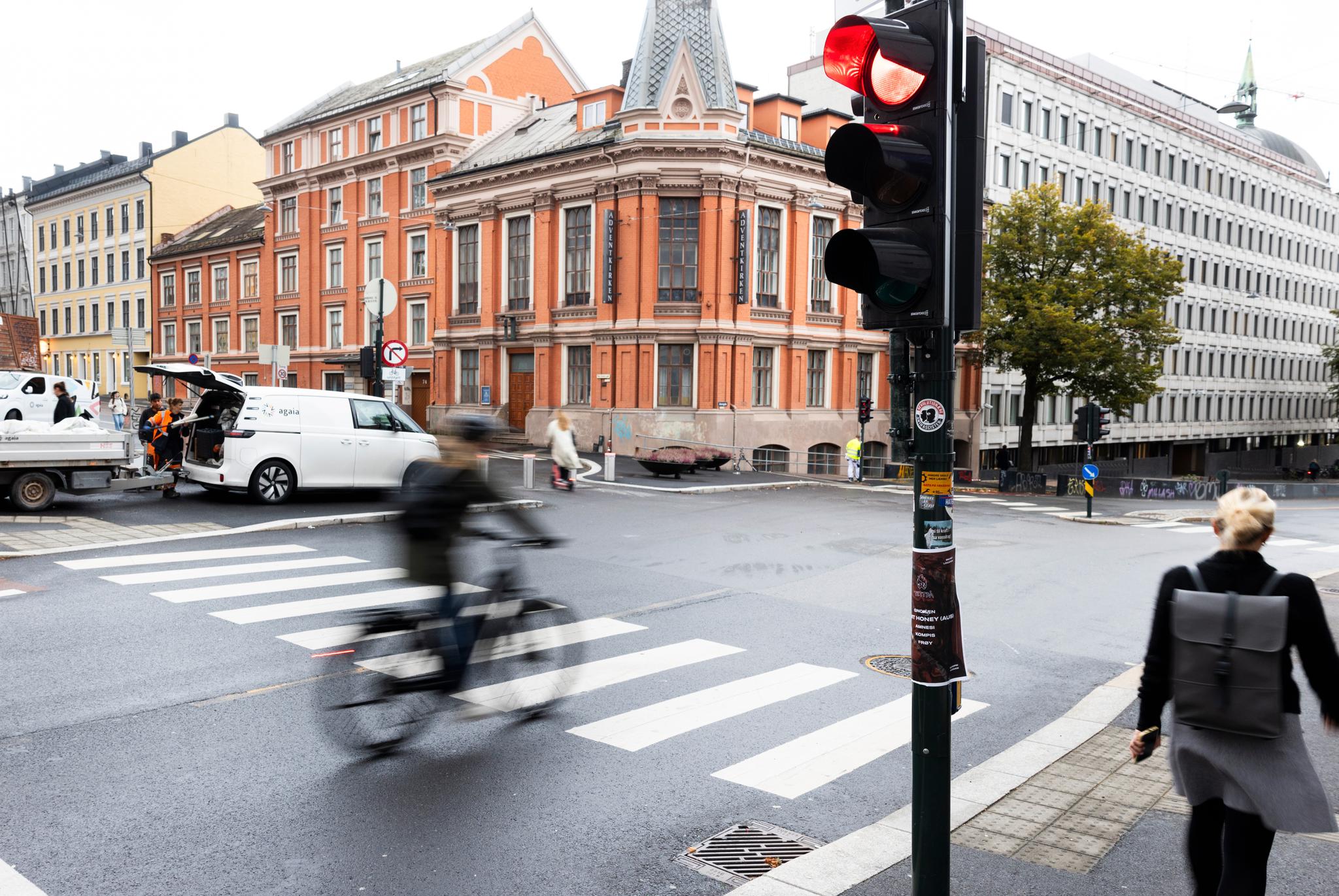 Her sykler «alle» på rødt lys. Aftenposten dro for å høre hvorfor.