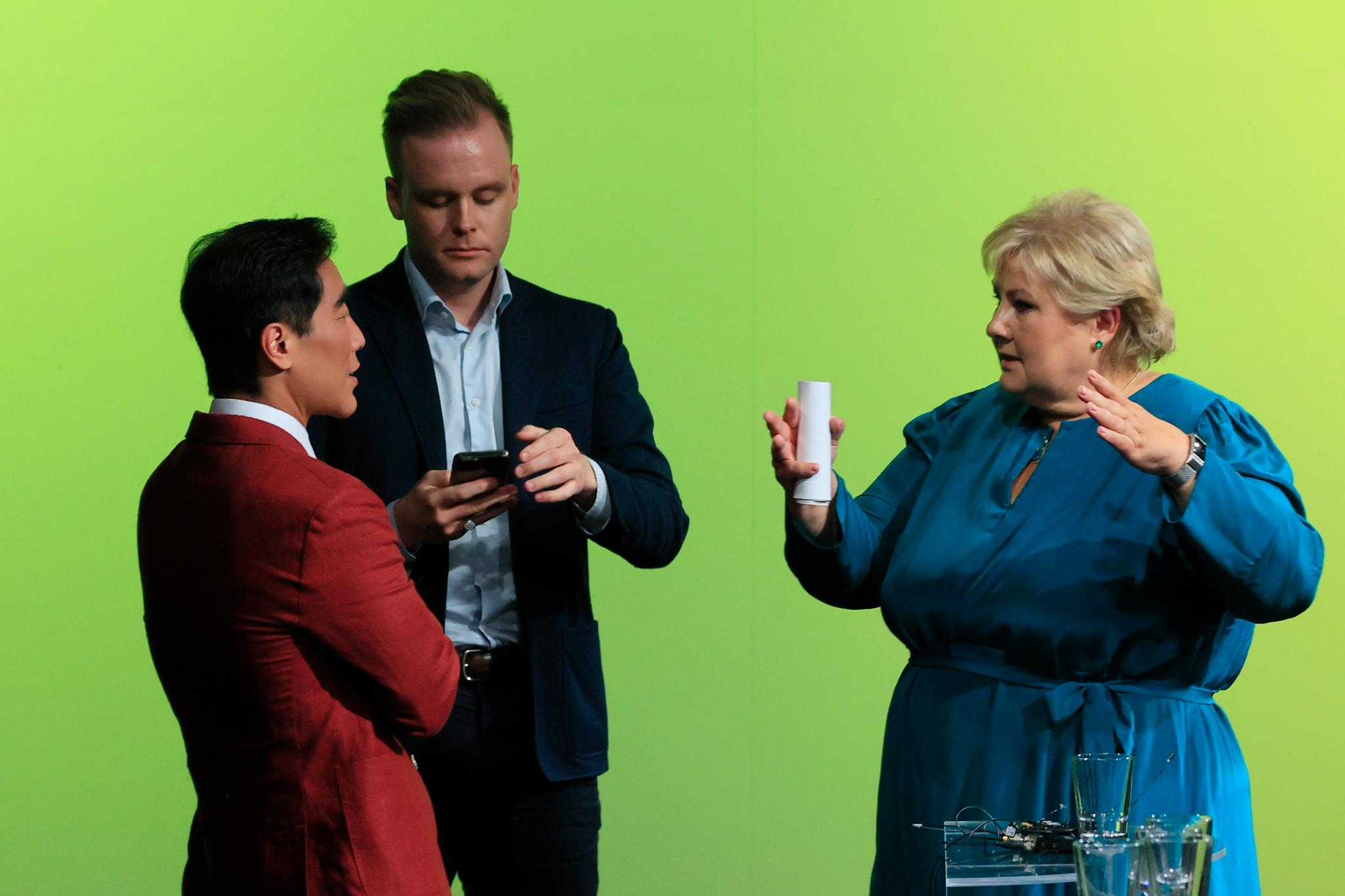 Flere ganger i valgkampen har Høyre-leder Erna Solberg vist til at Oslos utgifter til administrasjon har økt med over en milliard over prisvekst på Aps vakt. – Det er slike ting man kan lete etter for å holde skatt, avgifter og gebyrer nede, sa hun i en duell på VGTV. 