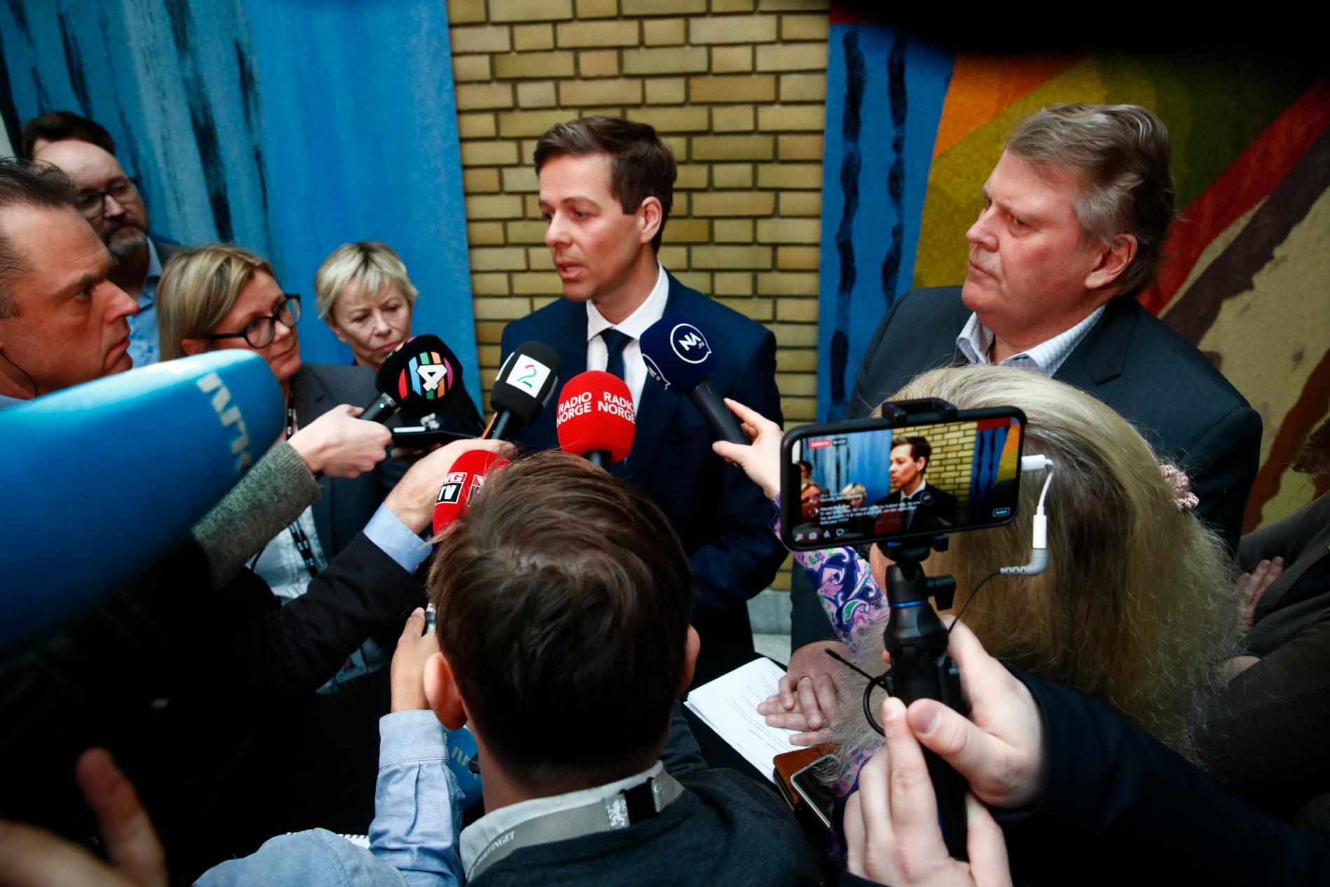 ORIENTERTE: Knut Arild Hareide orienterte Høyre onsdag kveld om at partiet ikke lenger hadde tillit til Stortingspresidenten. Torsdag morgen orienterte Hareide pressen i vandrehallen på Stortinget.