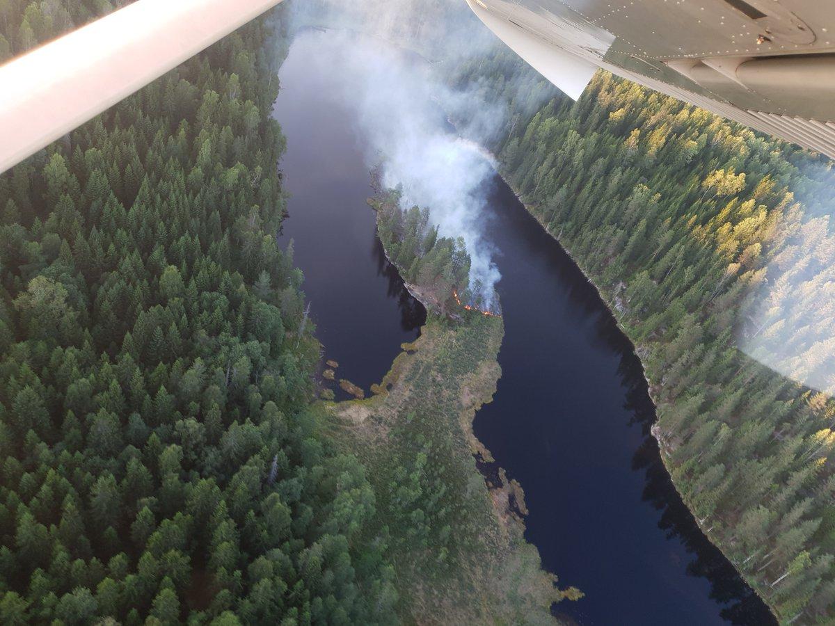 Skogbrannflyet på vei til brannen ved Kløftetjern i Enebakk. 