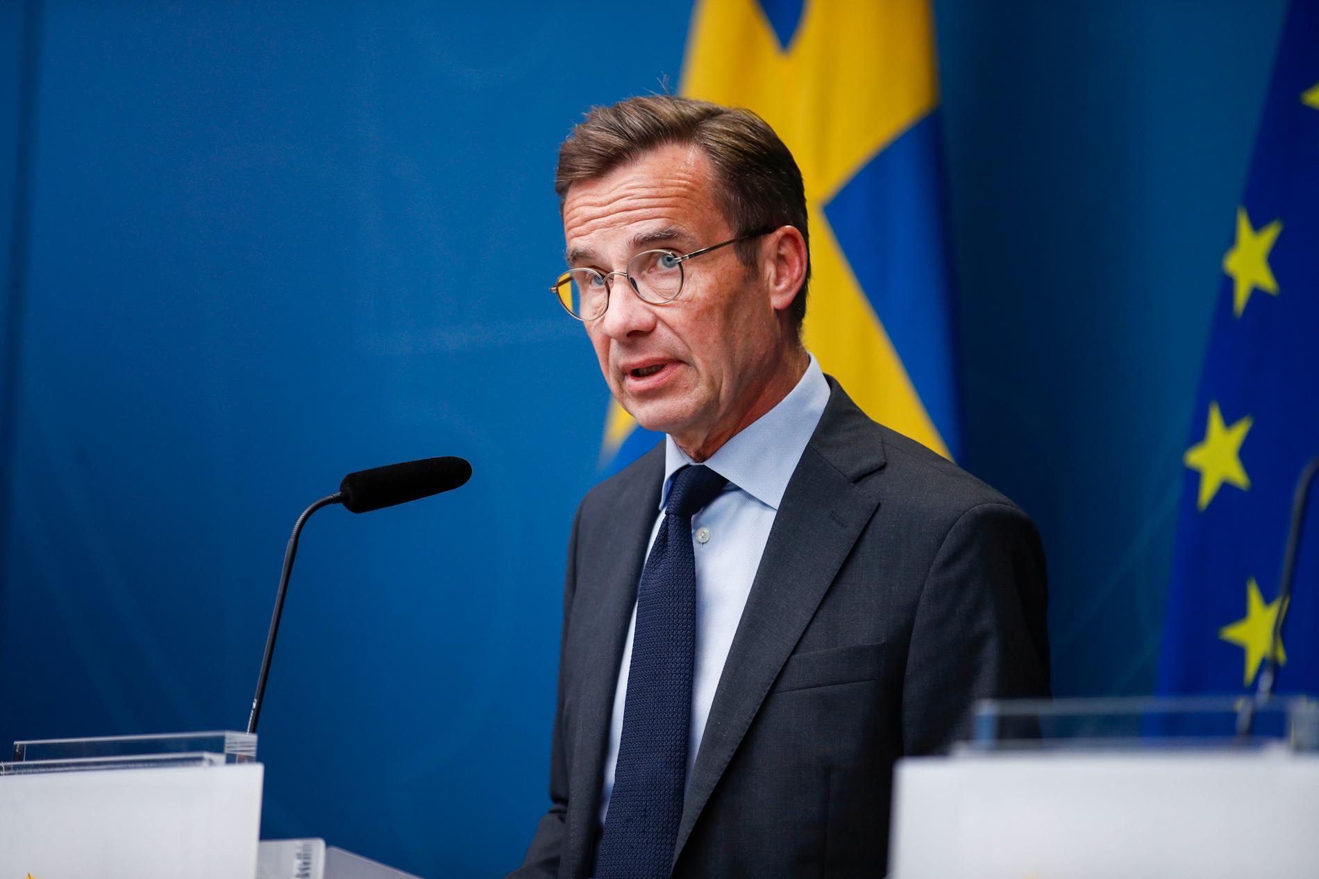 Statsminister Ulf Kristersson holdt tirsdag en pressekonferanse om angrepet i Brussel der to svensker ble drept. I løpet av dagen skal han orientere de svenske partilederne om hva regjeringen vet om angrepet. 
