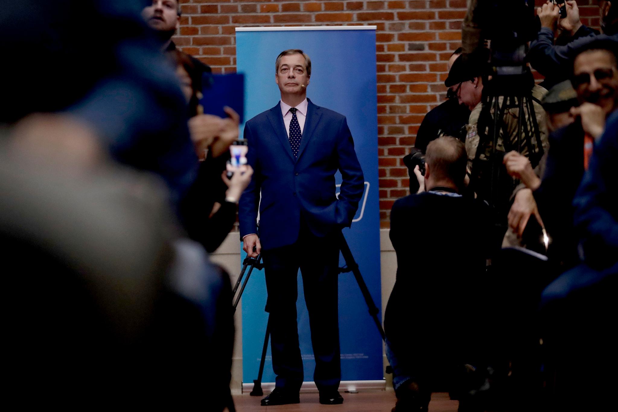 Nigel Farage kom ikke inn i Underhuset denne gangen heller. Han stemte ikke engang på sitt eget parti. 