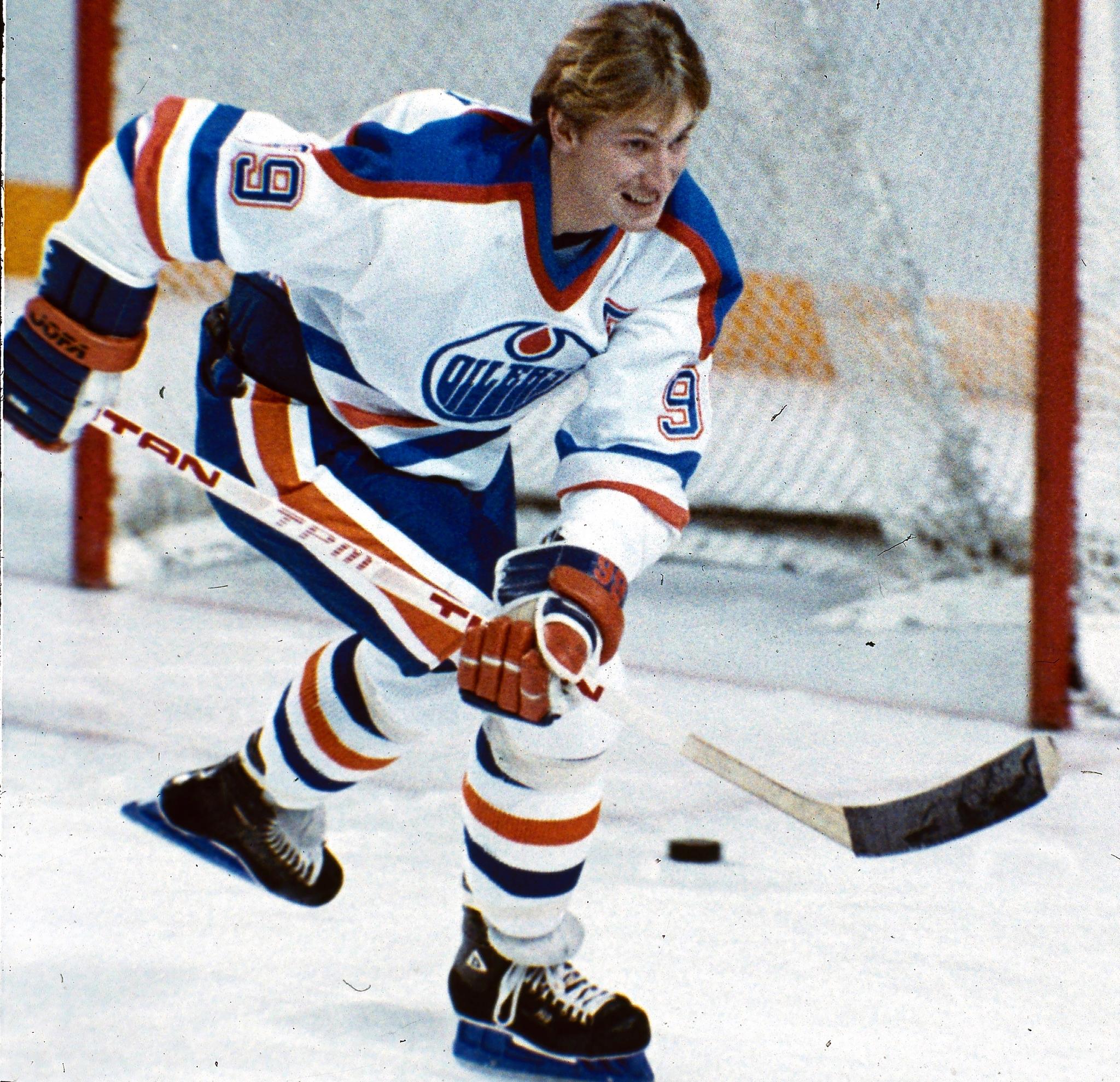 THE GREAT ONE: Kanadiske Wayne Gretzky (62) går for å være tidenes beste ishockeyspiller. 