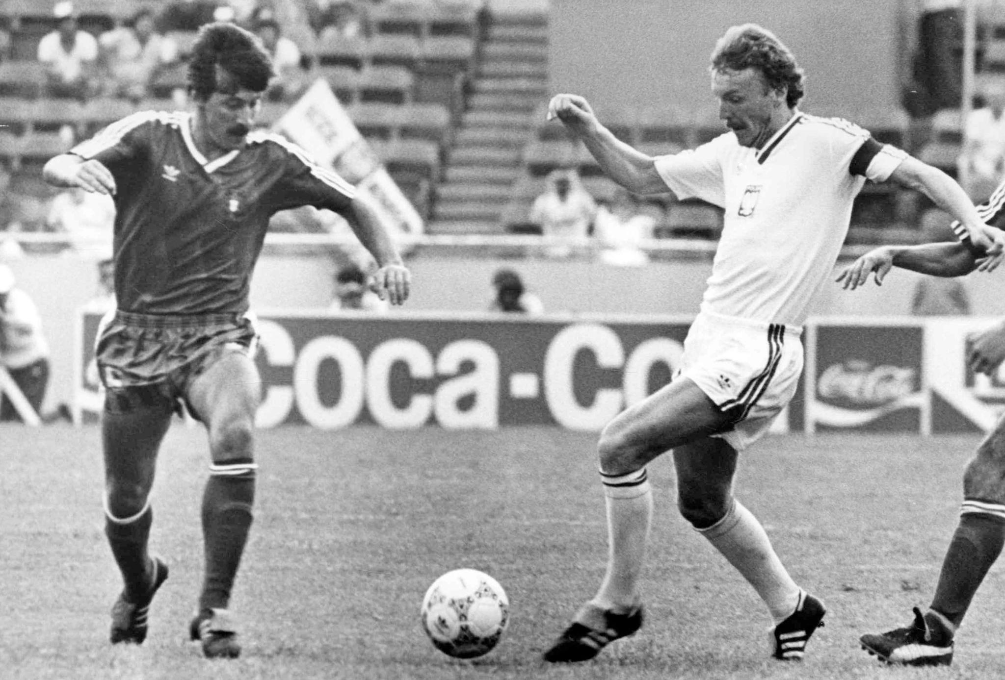 ELEGANT POLAKK:  Zbigniew Boniek (til høyre) under VM i 1986.