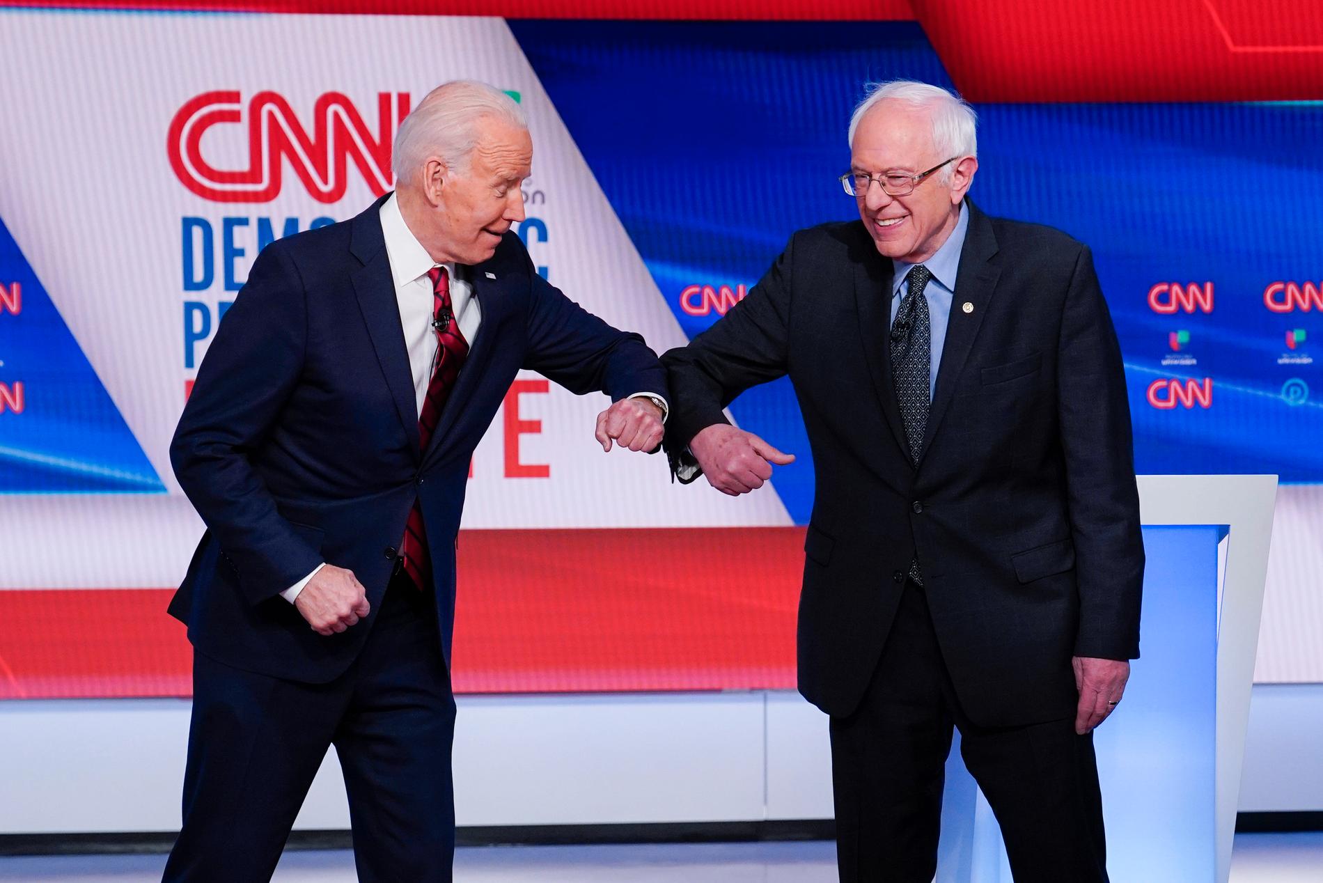 Tidligere visepresident Joe Biden og Vermont-senator Bernie Sanders under Demokratenes siste debatt, som ble holdt i CNNs studio uten publikum 15. mars. Foto: AP / NTB scanpix