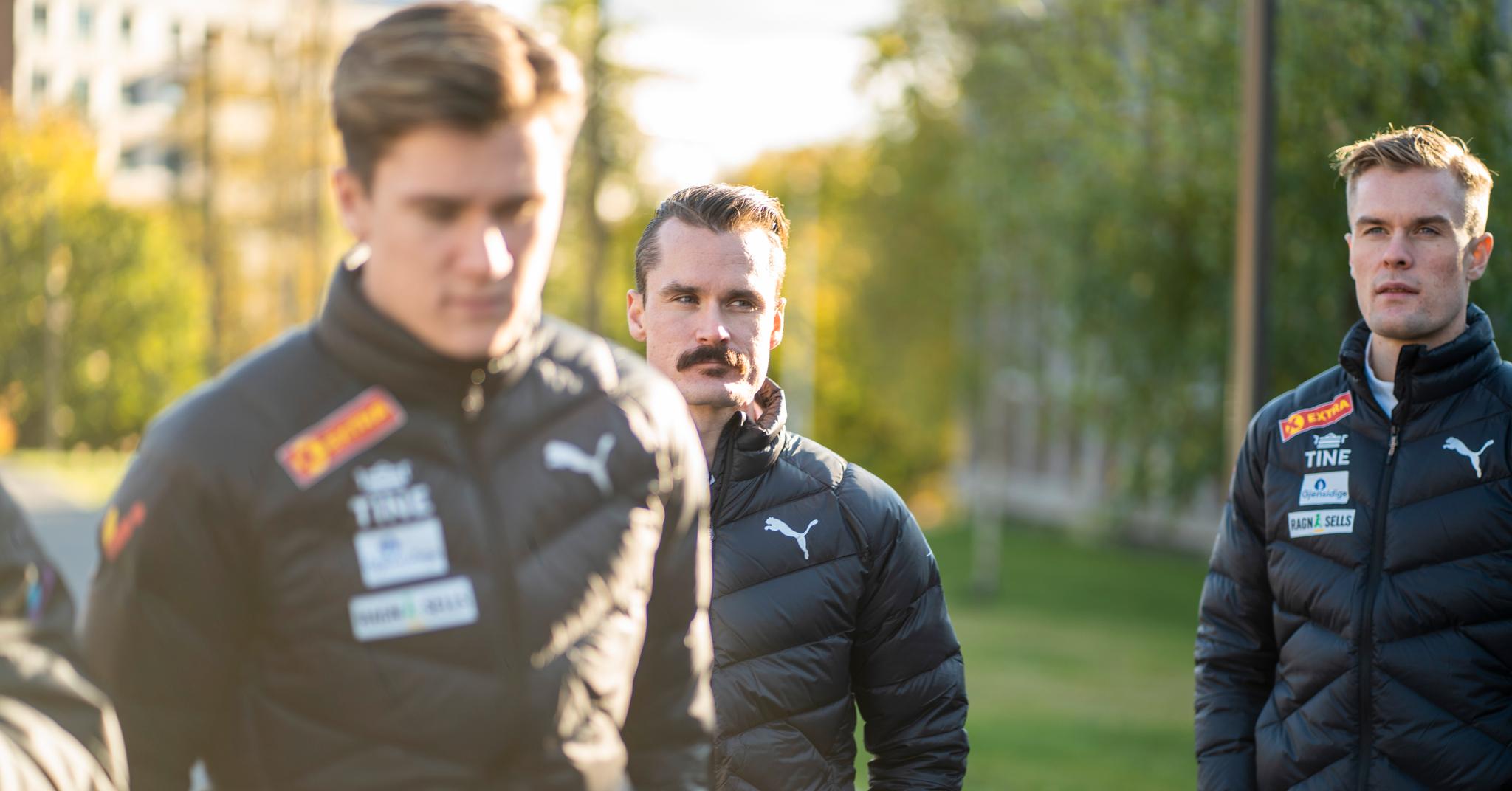 Brødretrioen Jakob (til venstre), Henrik og Filip var samlet på et medie- og markedstreff ved Norges idrettshøgskole sist uke. 