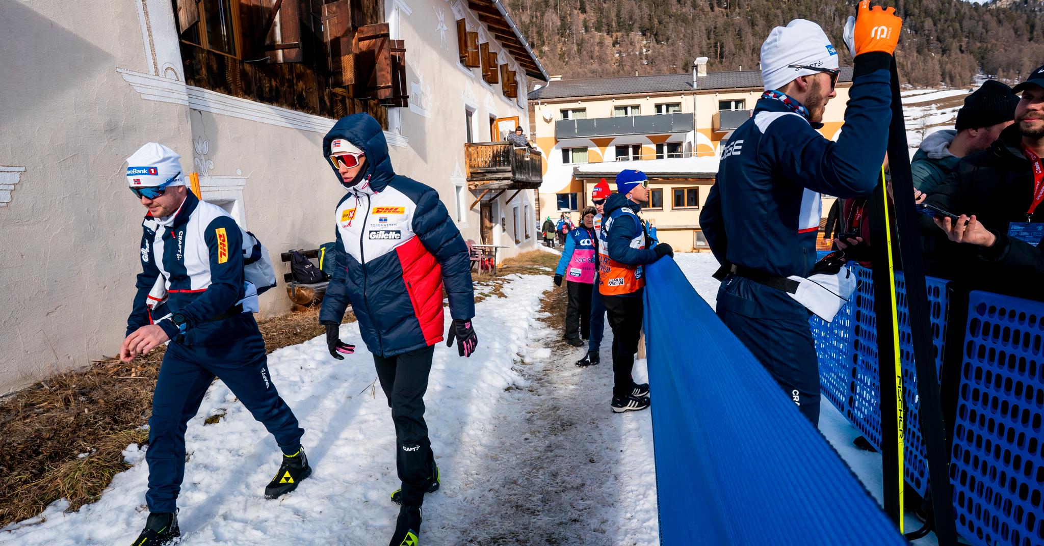 Johannes Høsflot Klæbo gjør seg klar for finaleheatene i Val Müstair. Gjennom hele dagen var skistjernen overlegen.